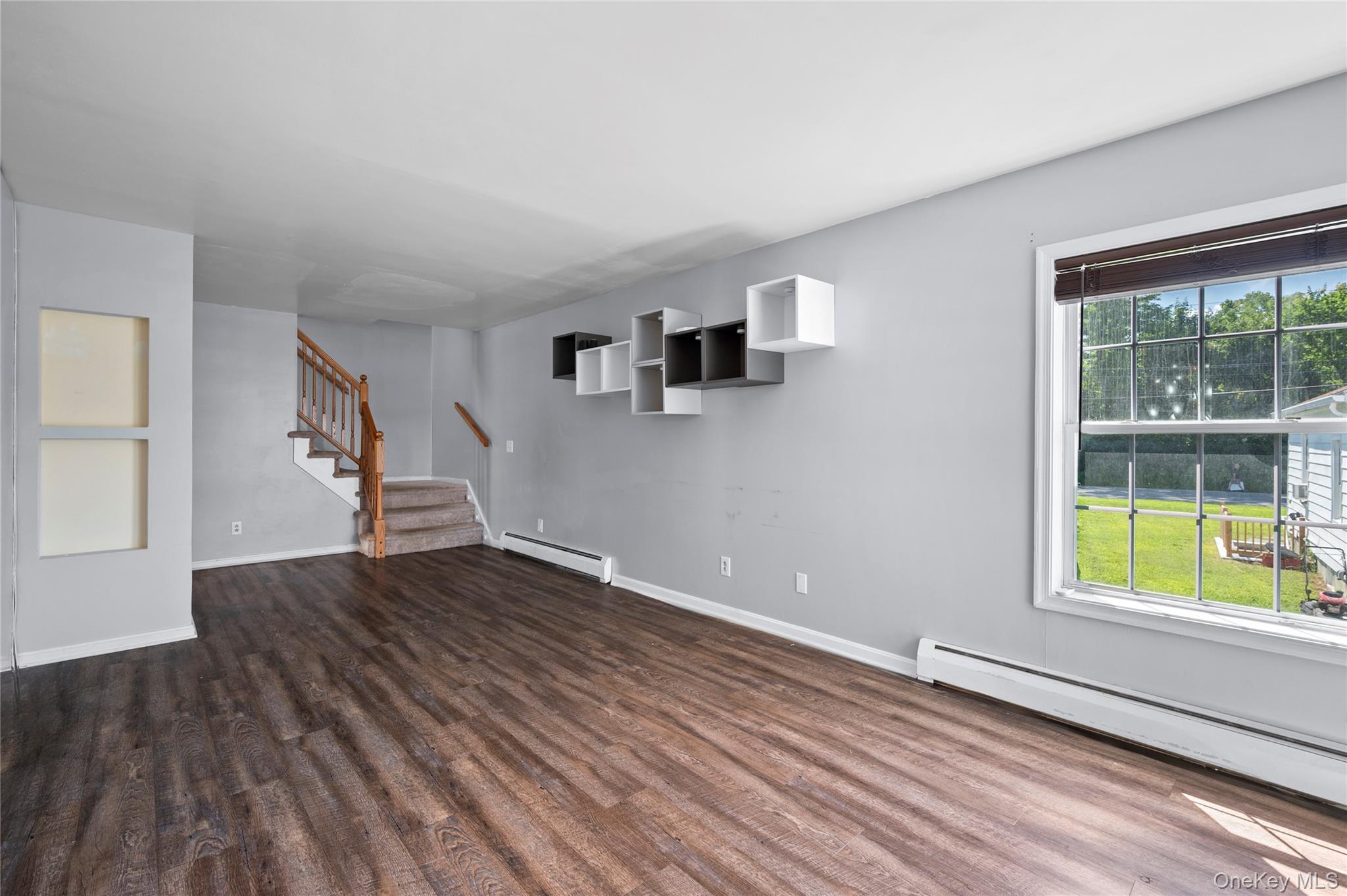 5 Welcher Avenue – For Sale photo 4