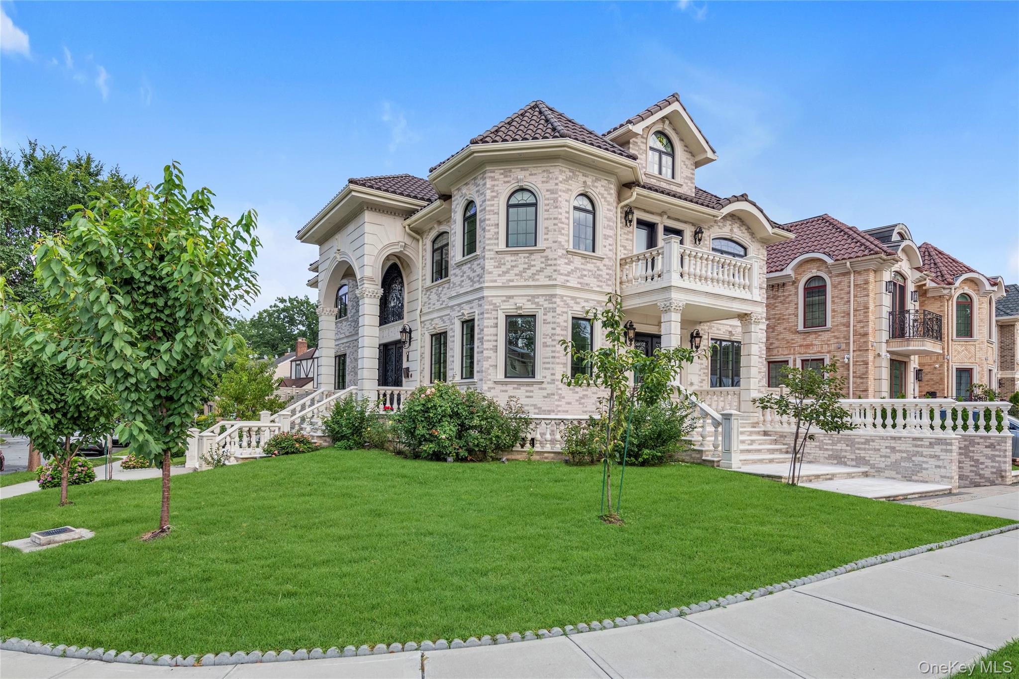 218-04 85th Avenue – For Sale