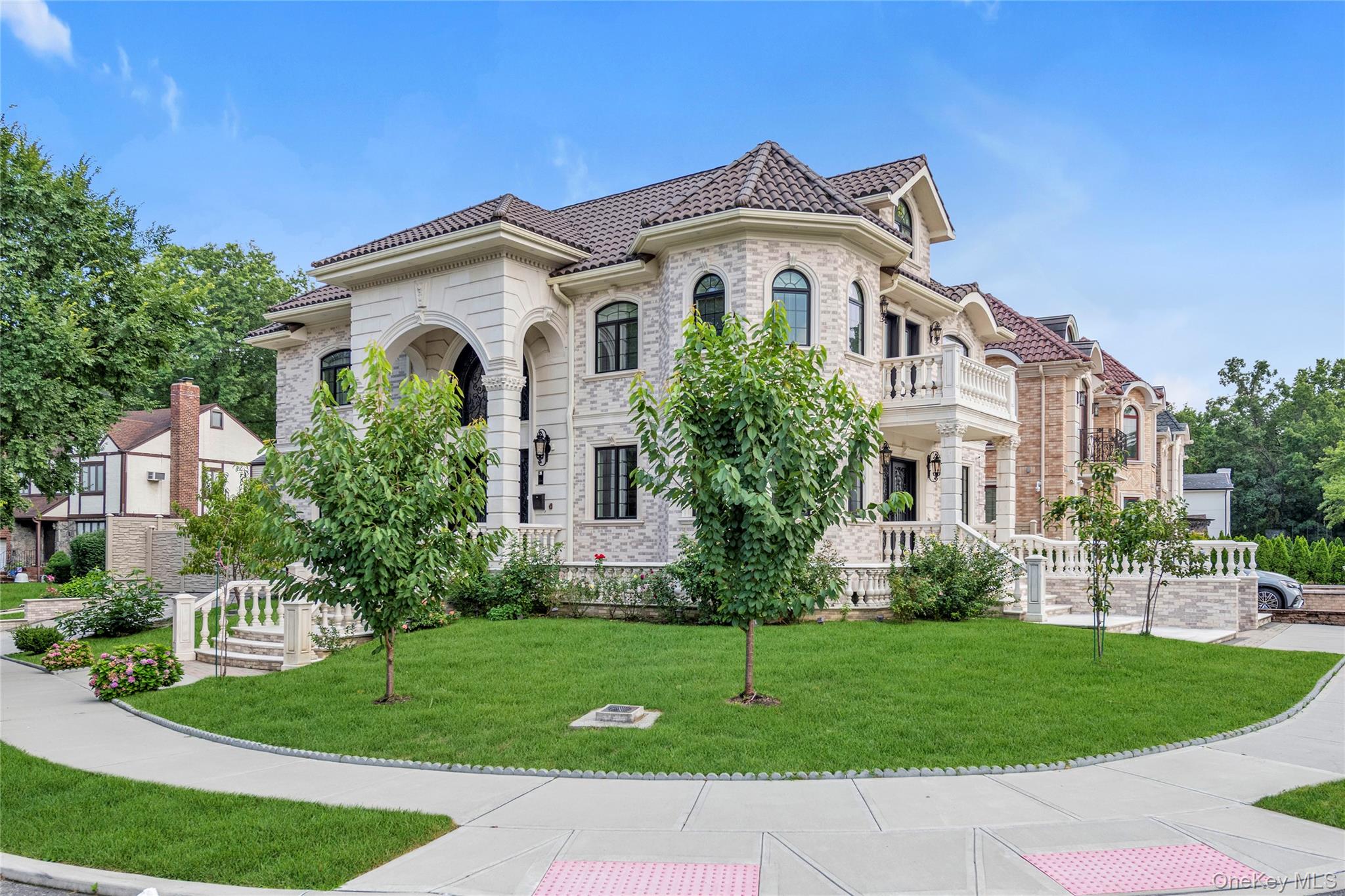 218-04 85th Avenue – For Sale photo 4