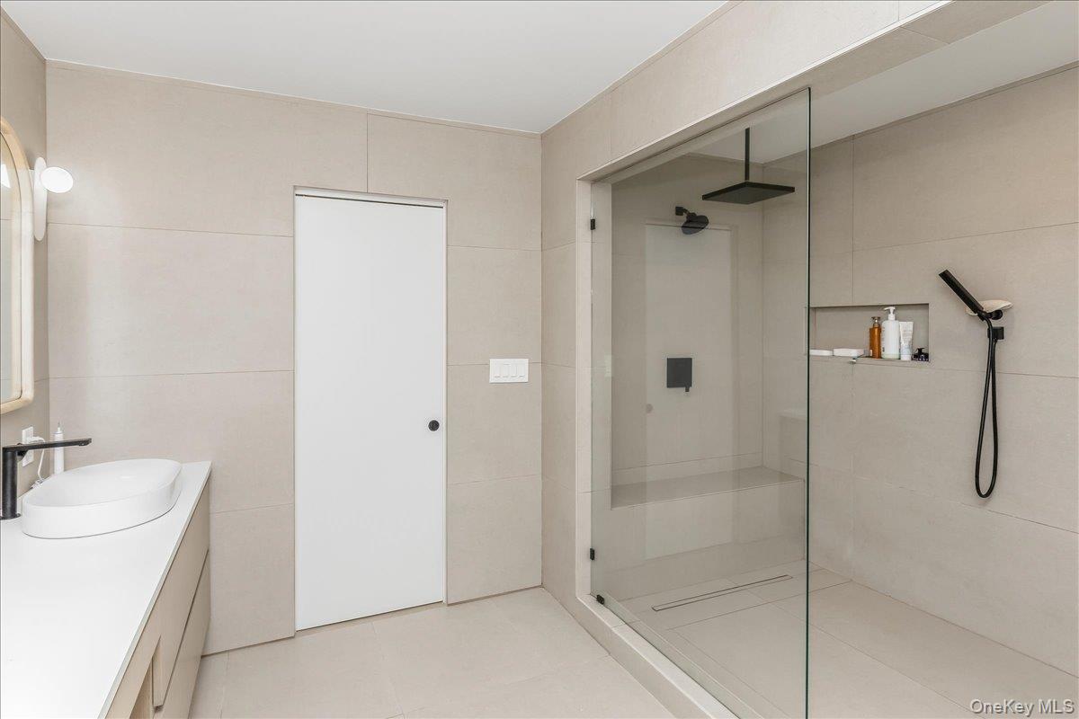 9 Empire Court – For Sale photo 29