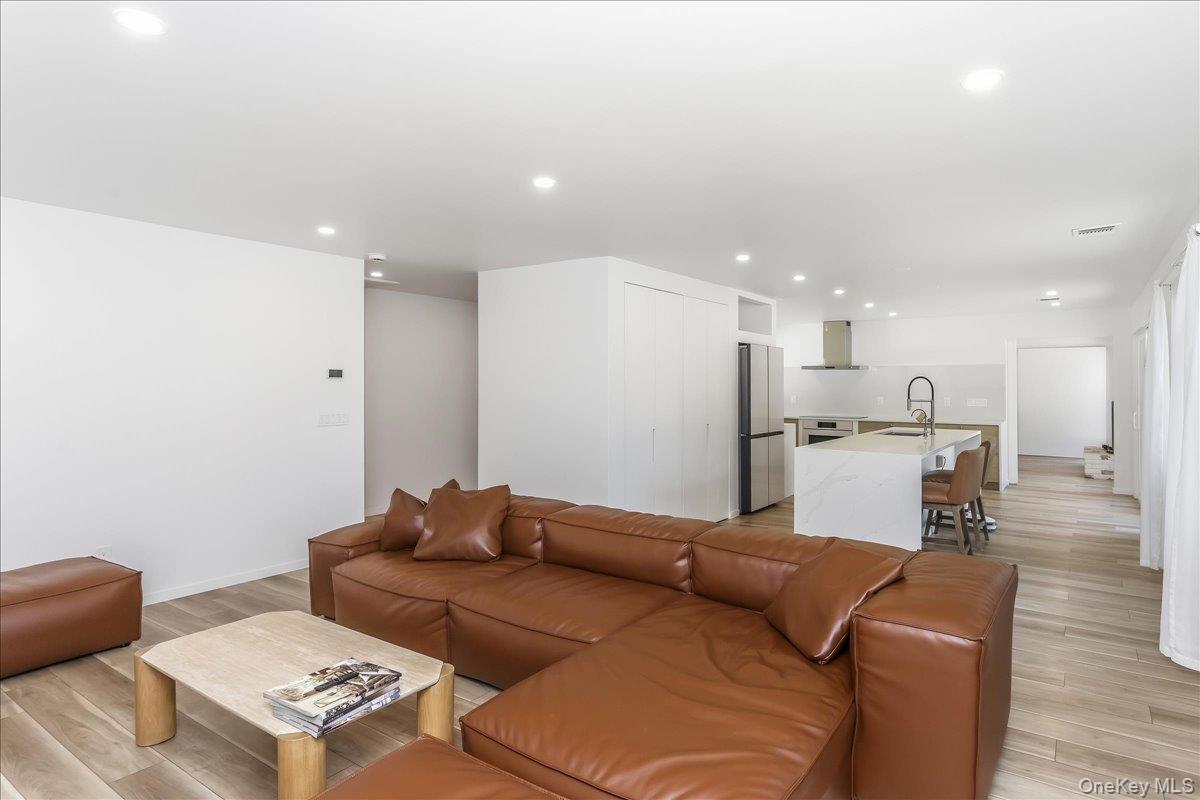 9 Empire Court – For Sale photo 9