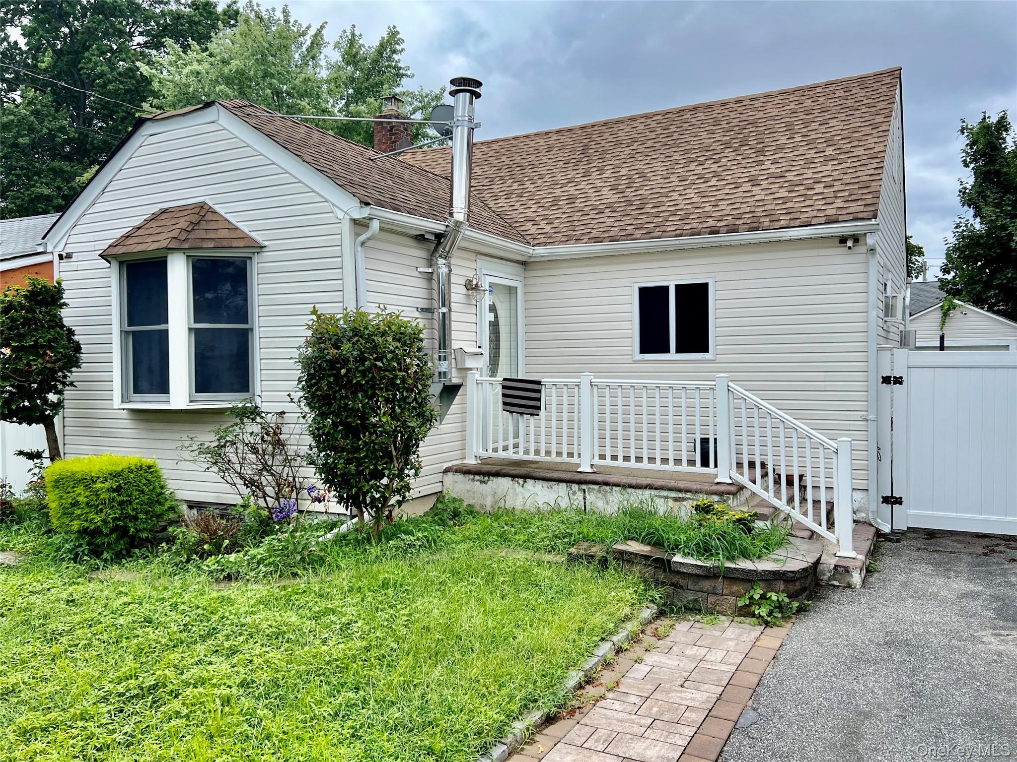320 Maplegrove Avenue – For Sale