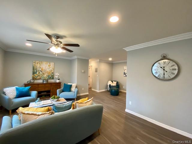 317 Brook Avenue, Unit 317-2b photo 4