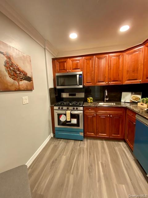 317 Brook Avenue, Unit 317-2b photo 2