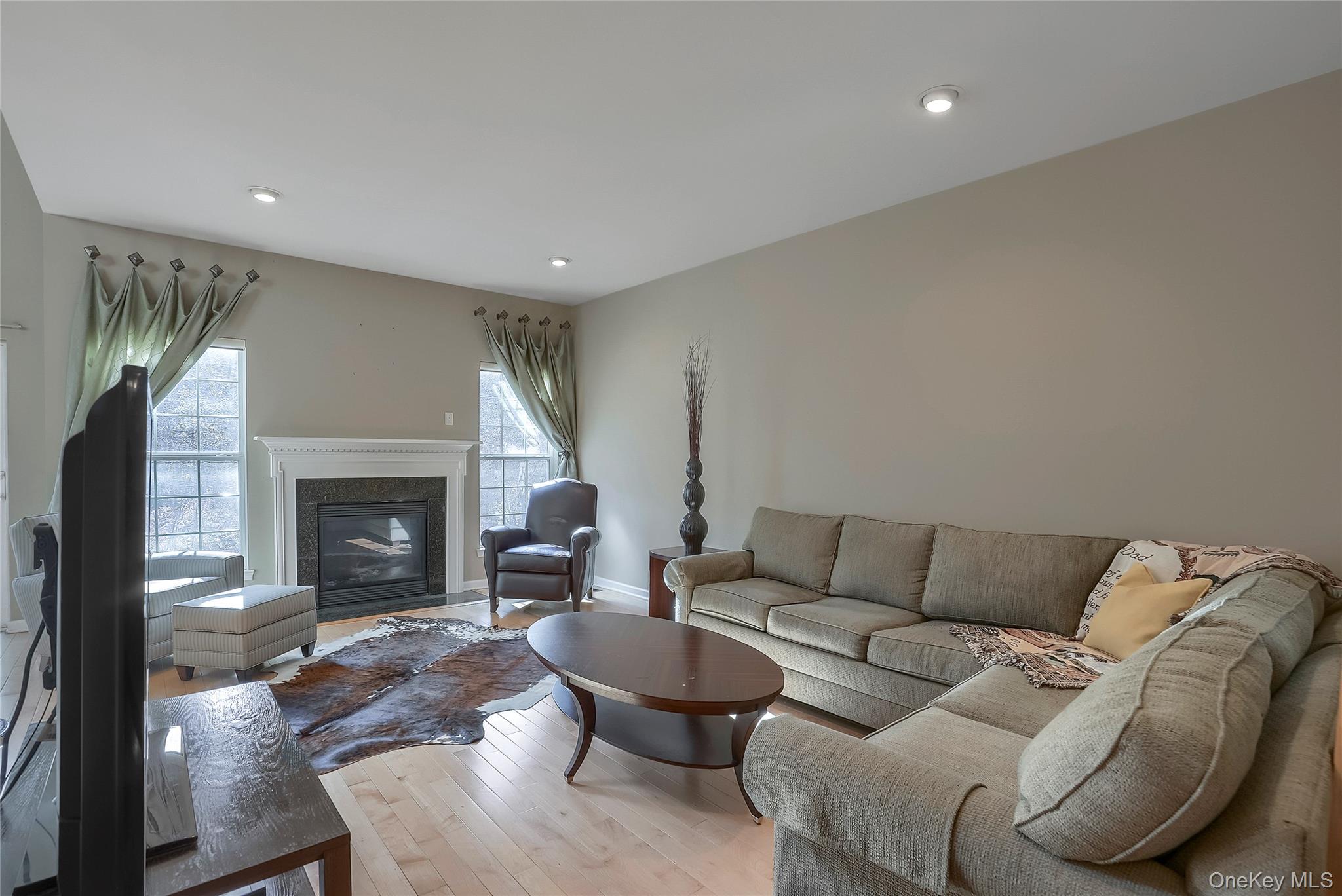 834 Huntington Drive – For Sale photo 8