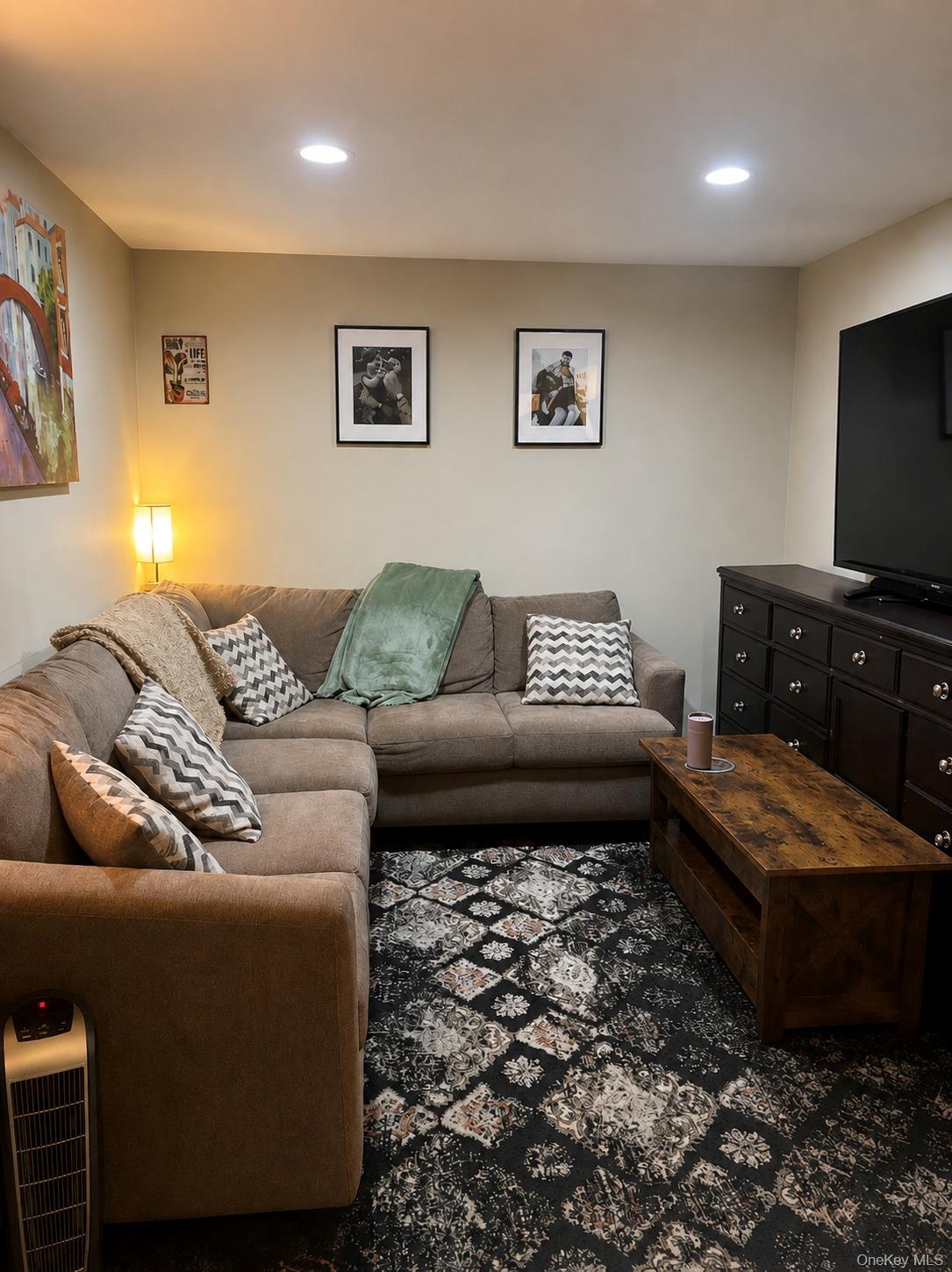 27 Otsego Avenue – For Rent photo 2