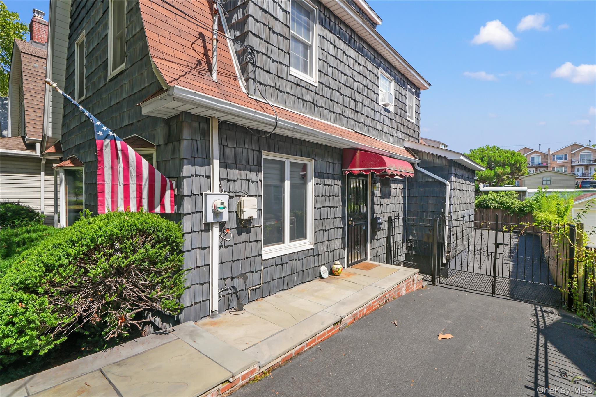816 Throggs Neck Expressway – For Sale photo 2