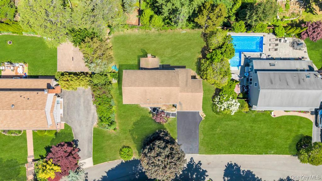 8 Cynthia Lane – For Sale photo 3