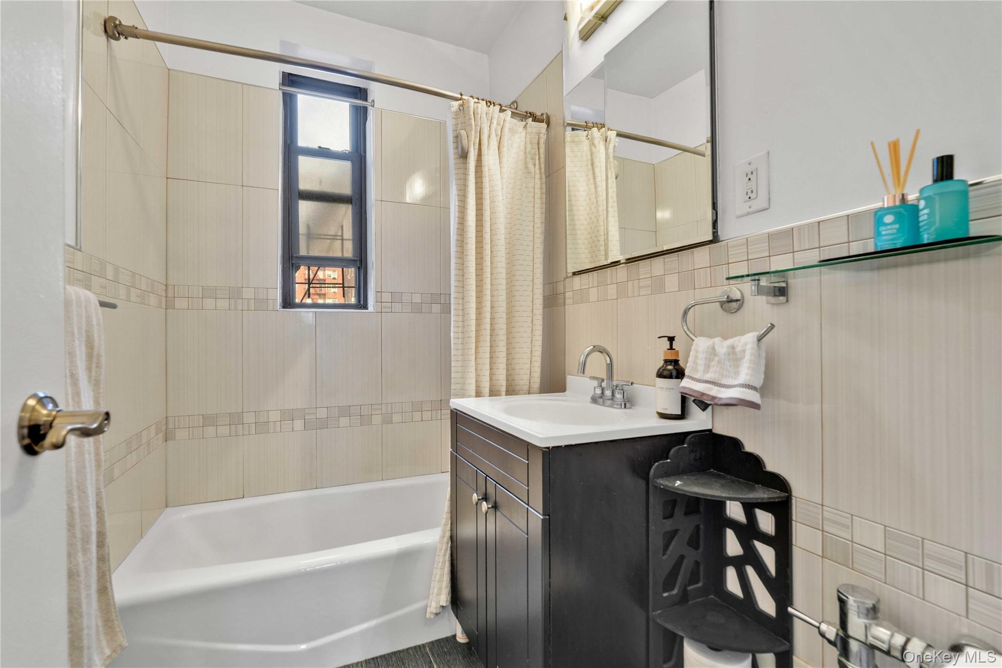 67-35 Yellowstone Boulevard, Unit 4P photo 14