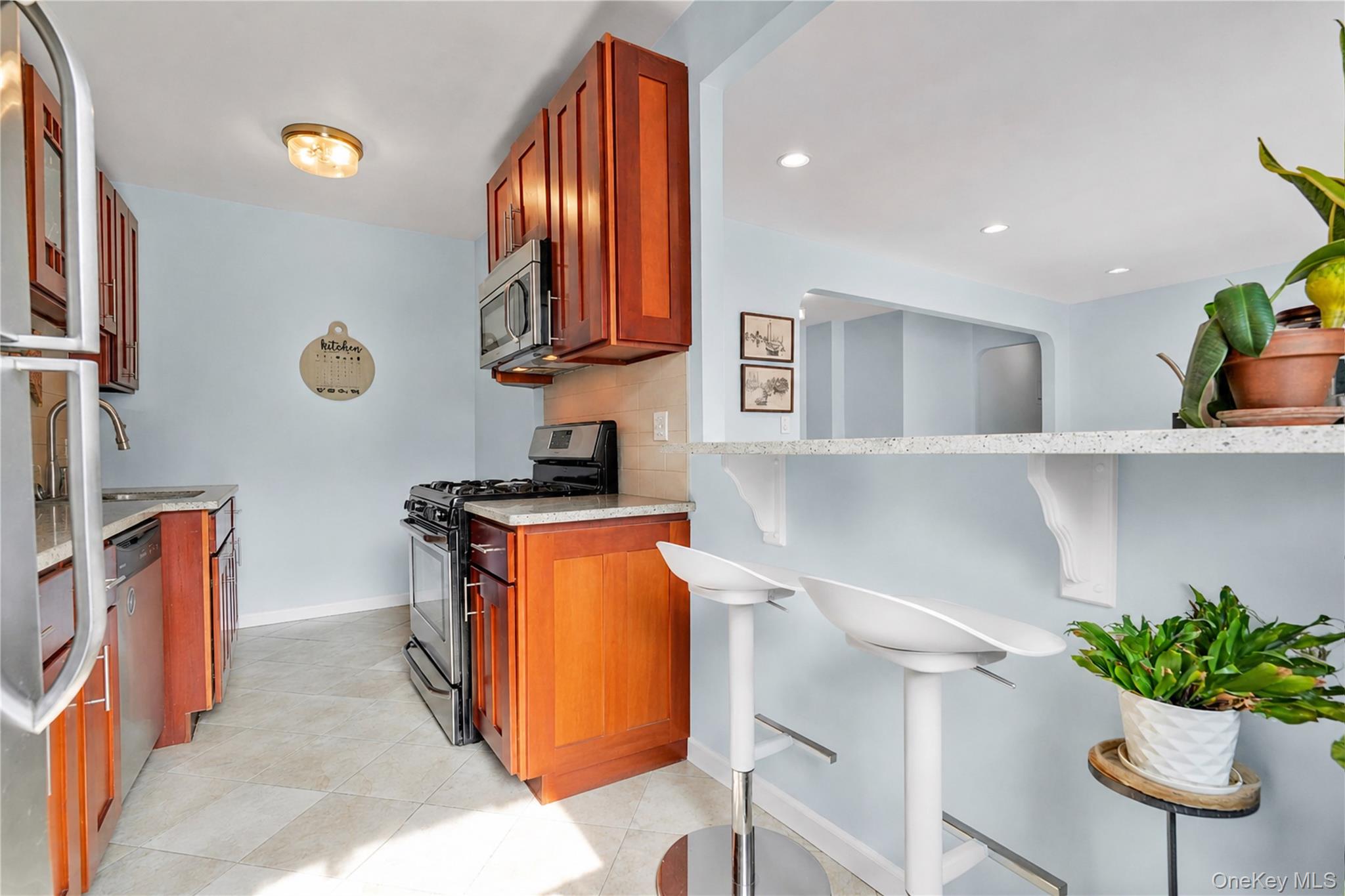 67-35 Yellowstone Boulevard, Unit 4P photo 3
