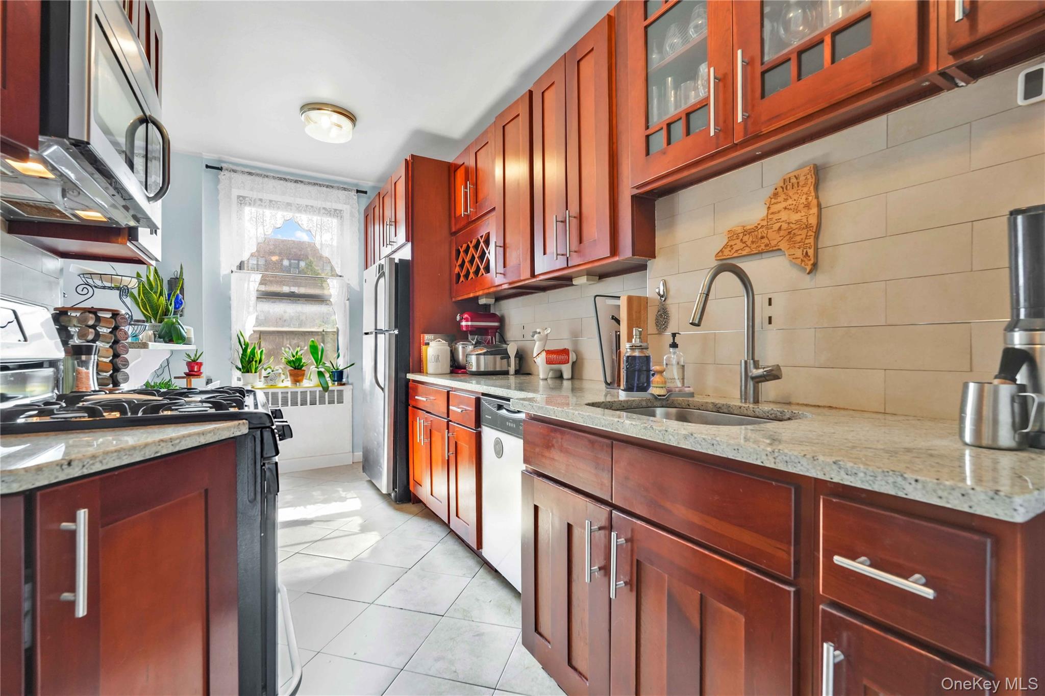 67-35 Yellowstone Boulevard, Unit 4P photo 2