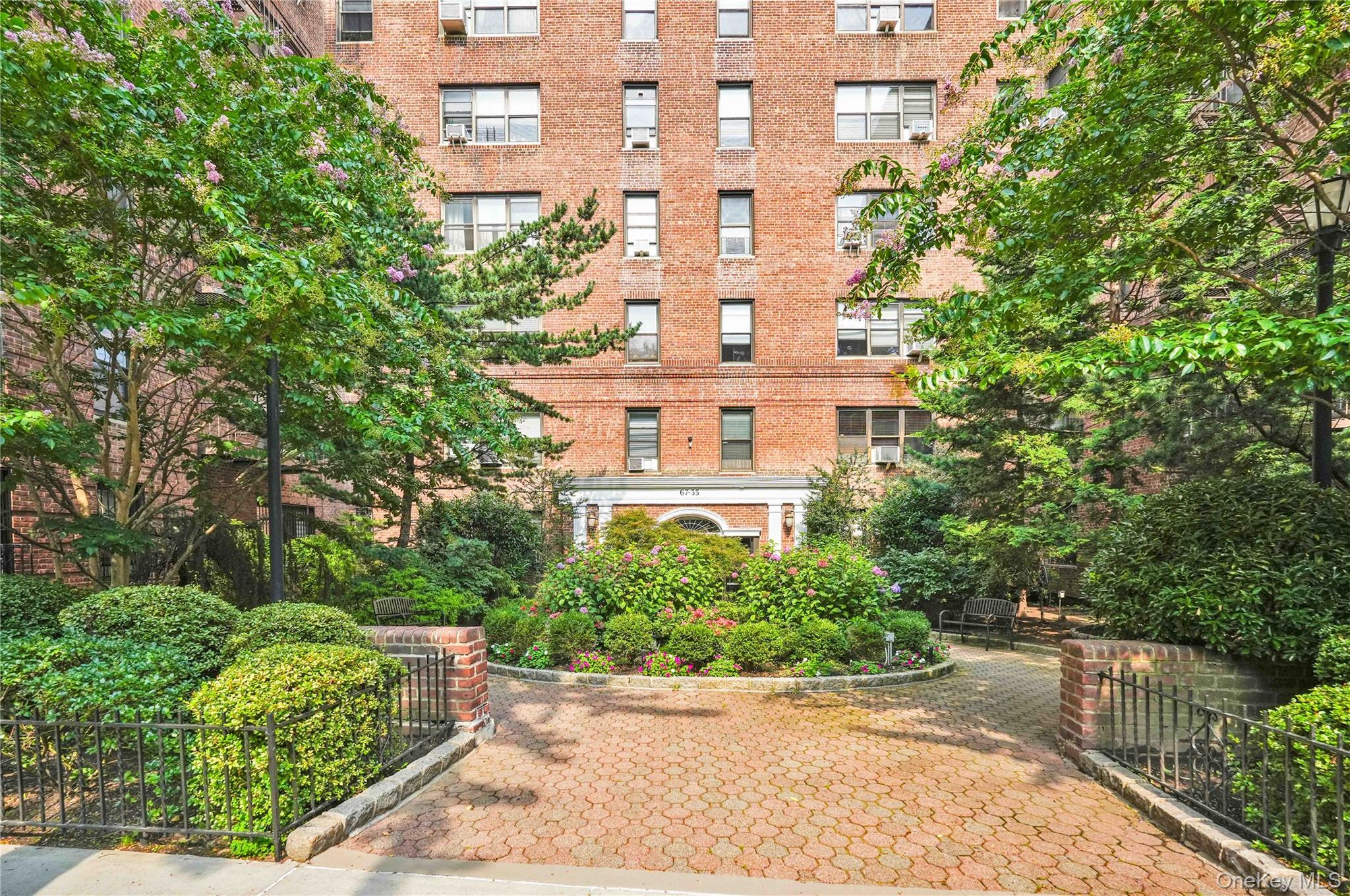 67-35 Yellowstone Boulevard, Unit 4P photo 21