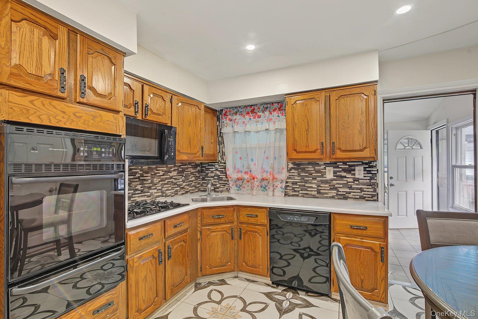 240 28th Street – For Sale photo 4