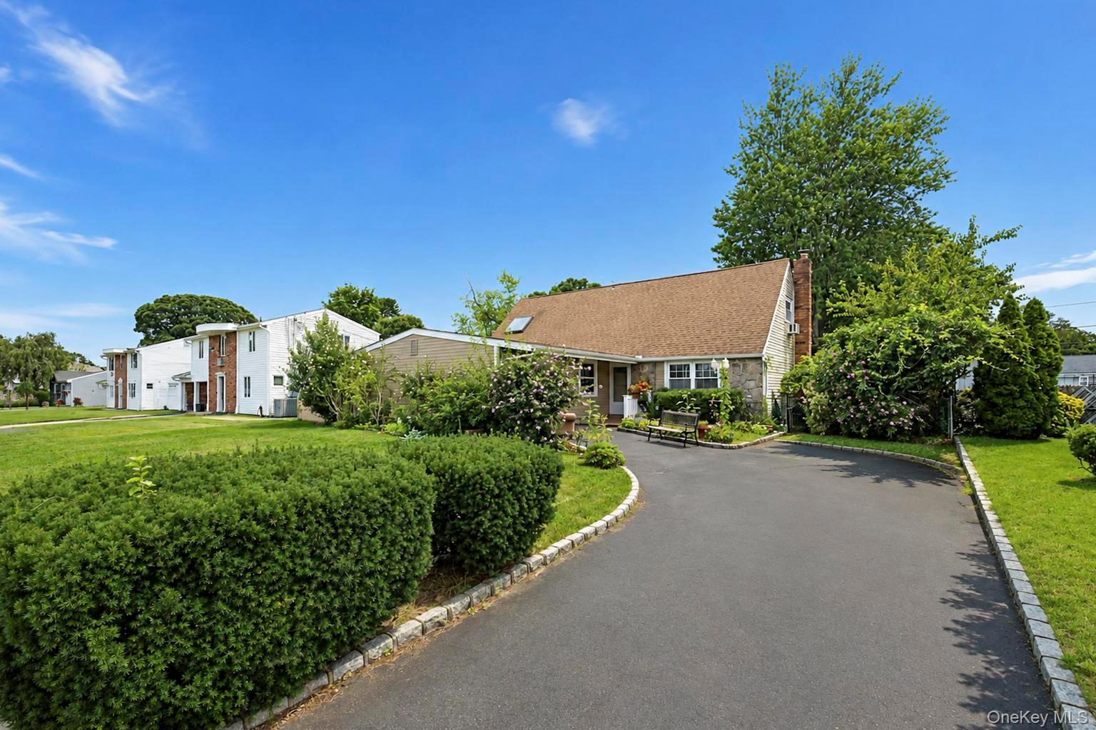 38 Imperial Drive – For Sale photo 2
