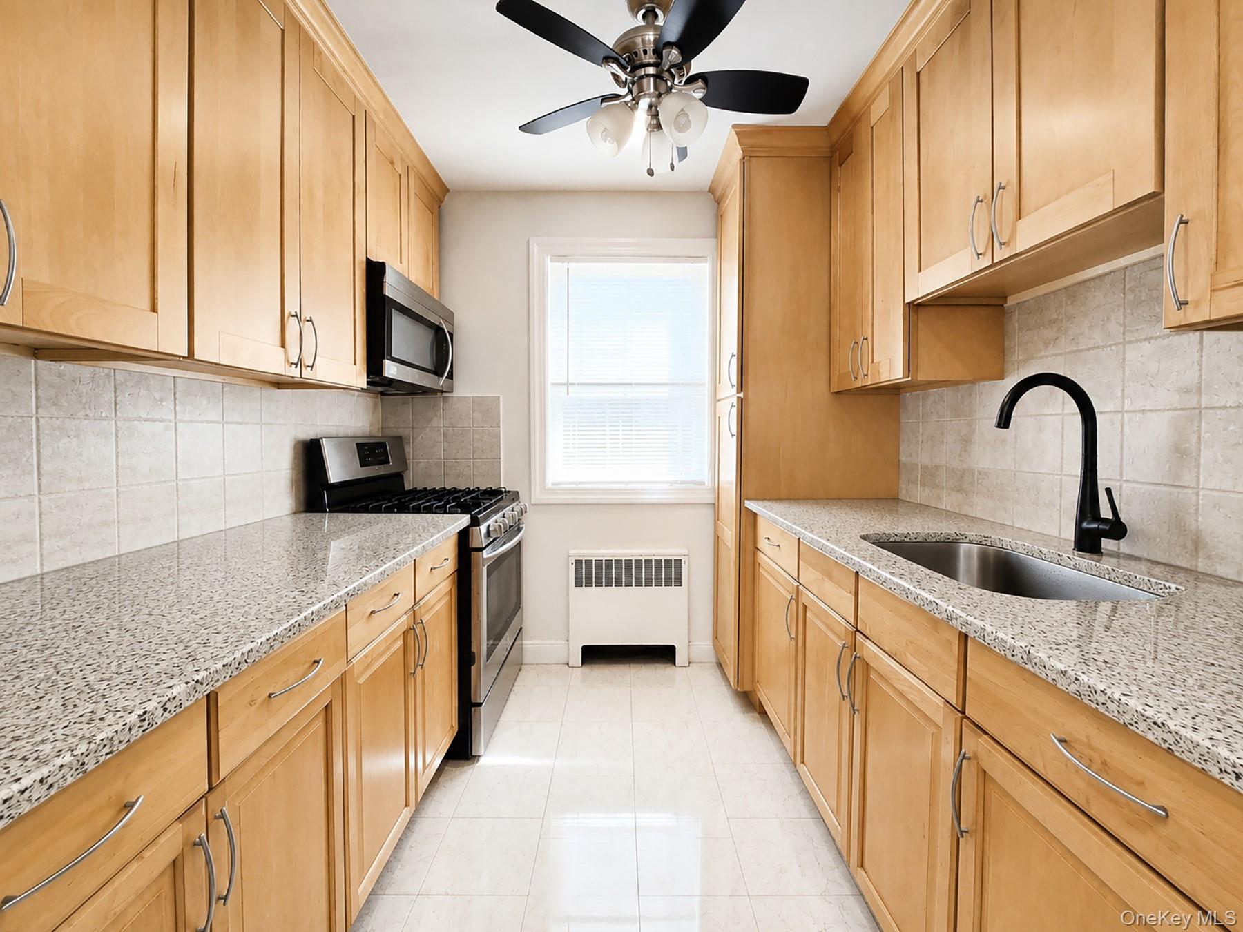 229-28 Kingsbury Avenue, Unit B photo 6