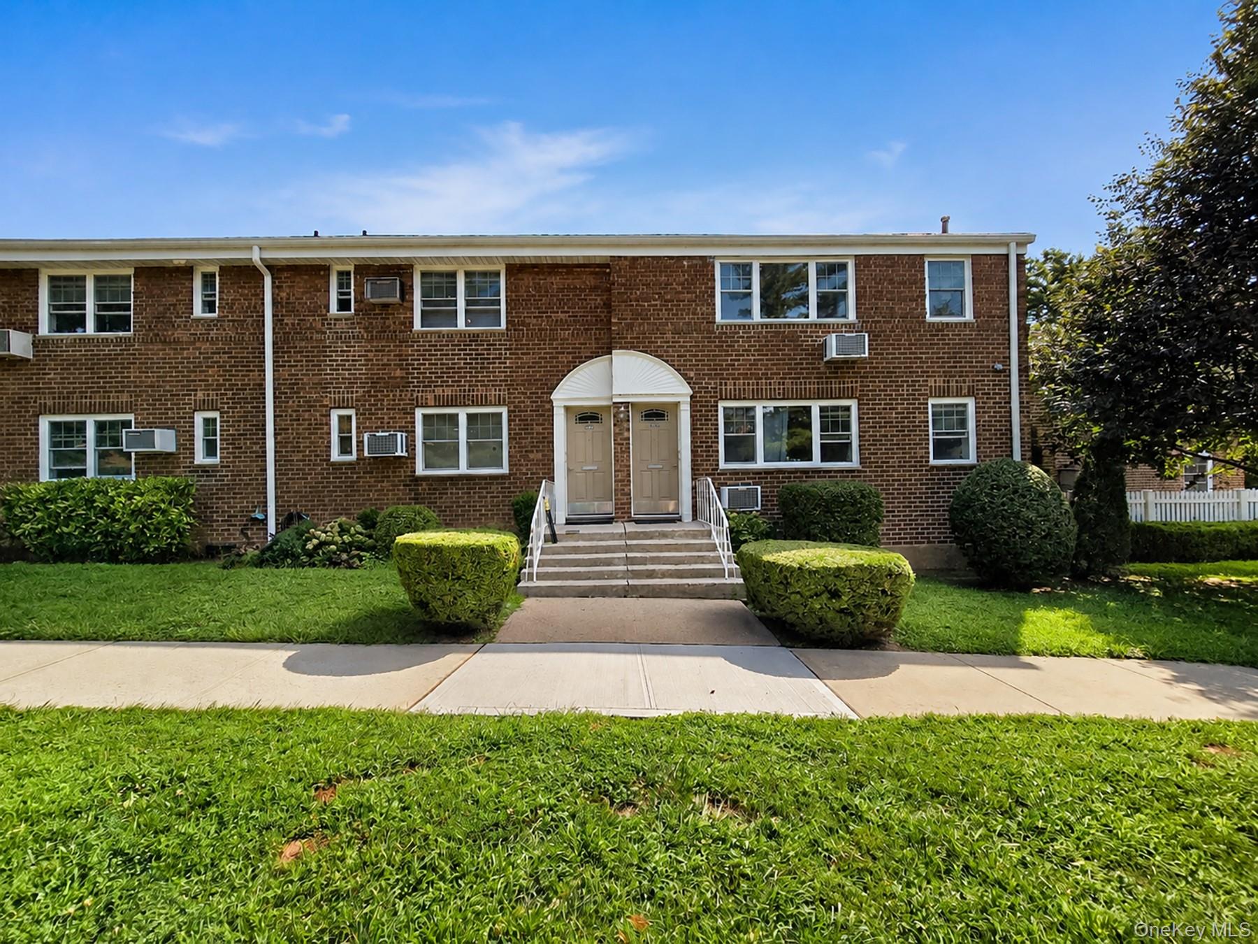 229-28 Kingsbury Avenue, Unit B photo 3