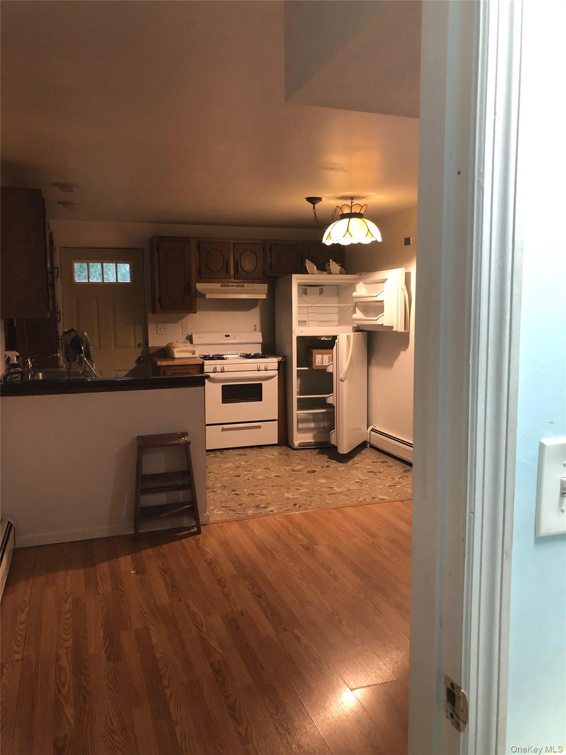 370 Oak Drive – For Rent photo 2