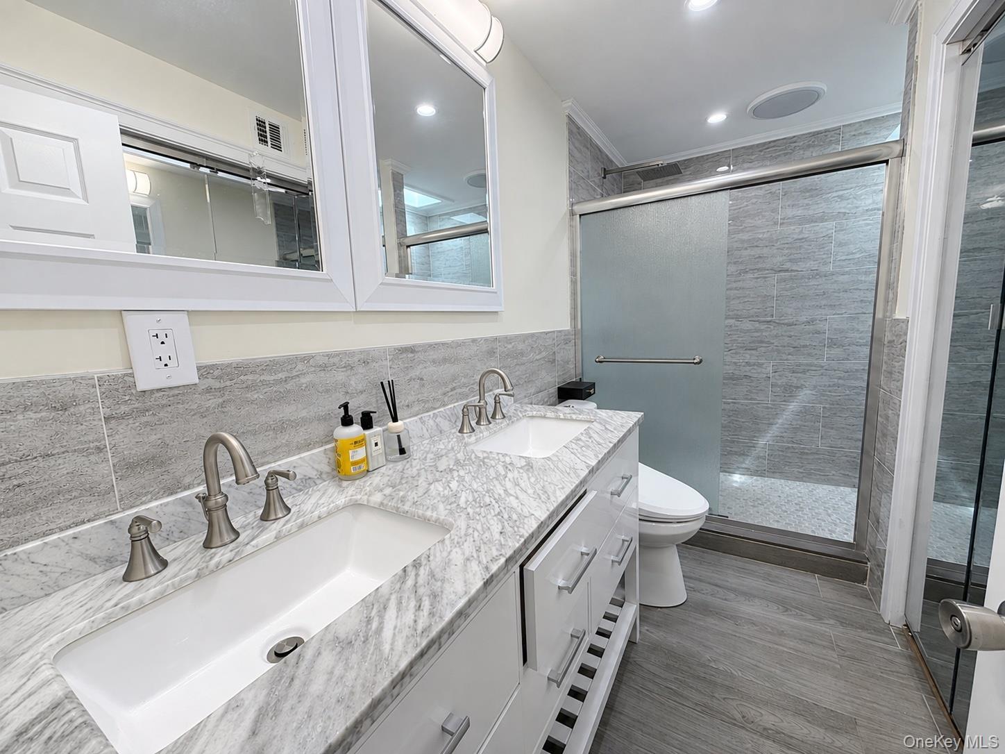25 Charter Avenue – For Sale photo 16