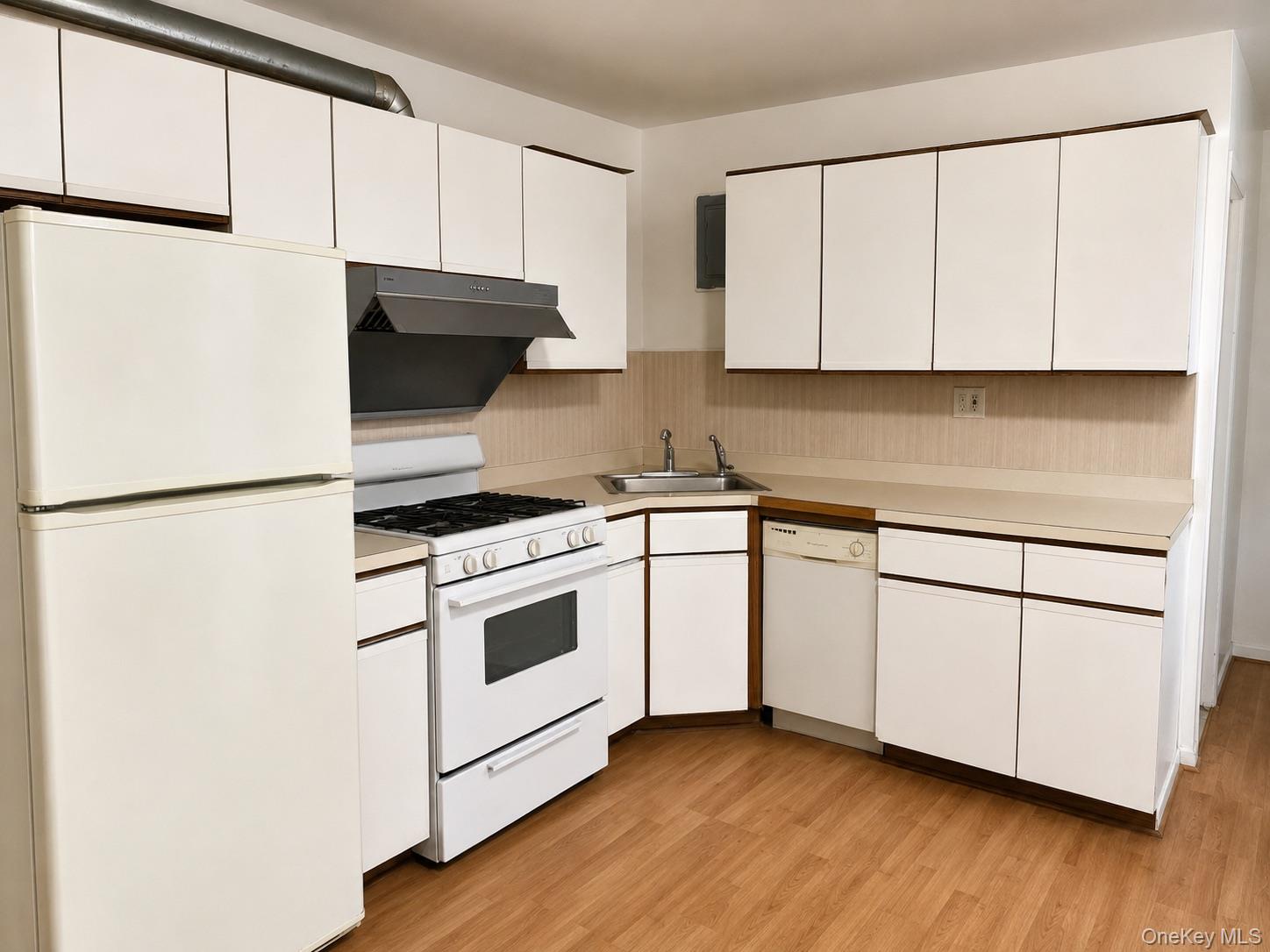 147-45 Barclay Avenue, Unit L3 photo 7