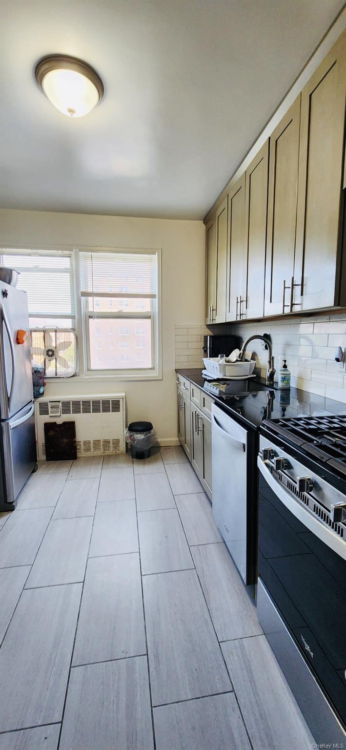 89-15 Parsons Boulevard, Unit 9N photo 3