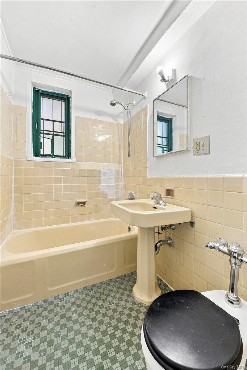 1589 Unionport Road, Unit ME photo 8