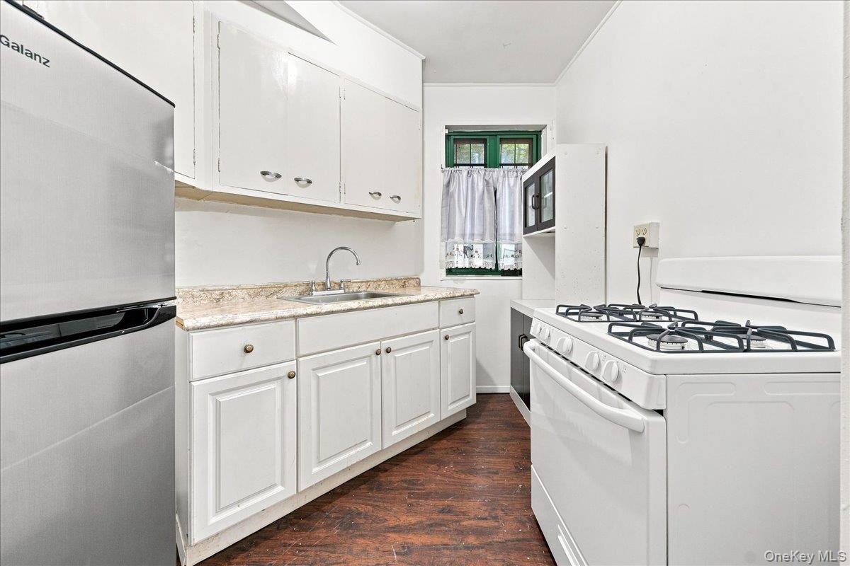 1589 Unionport Road, Unit ME photo 5