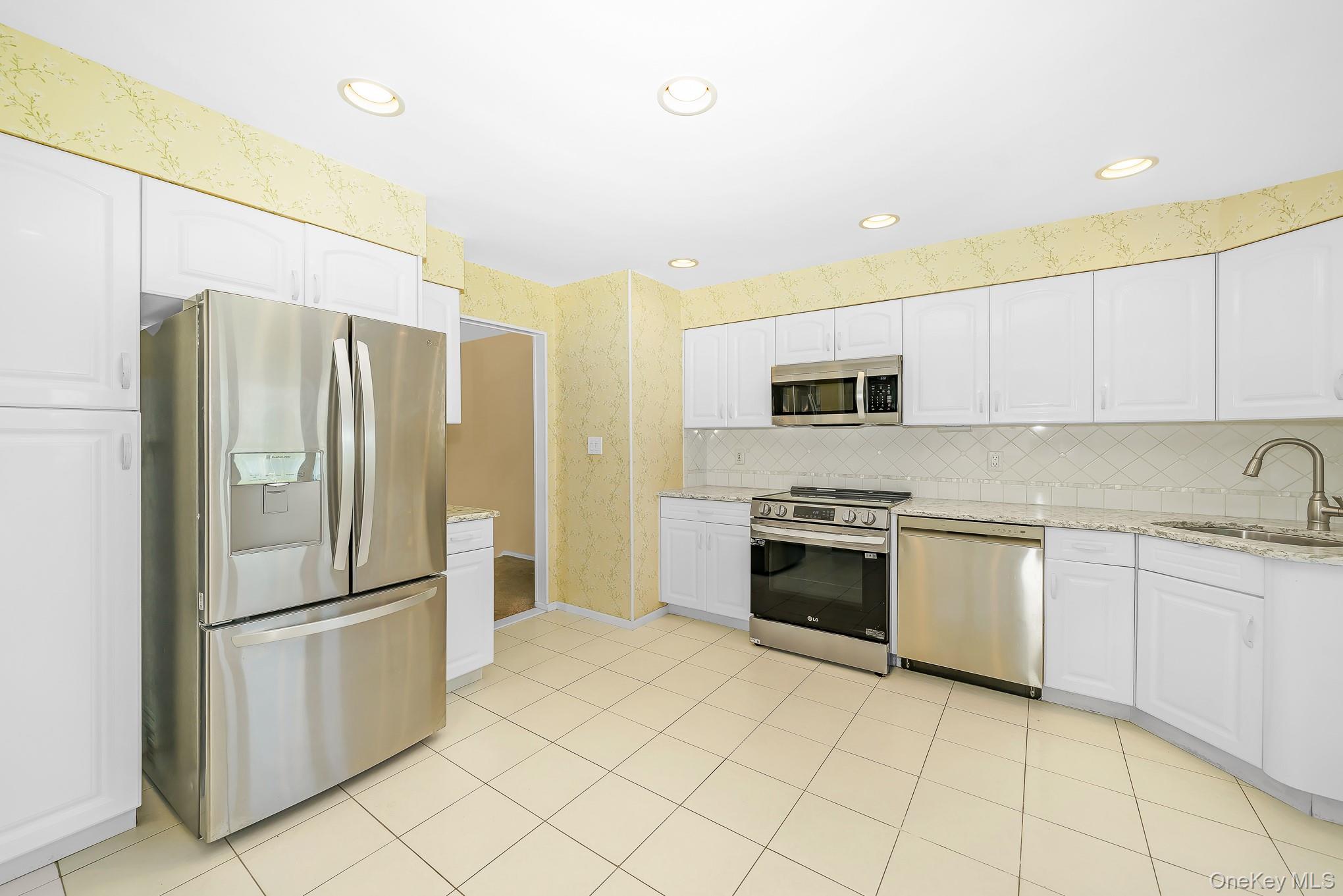 221 Roosevelt Avenue – For Sale photo 17