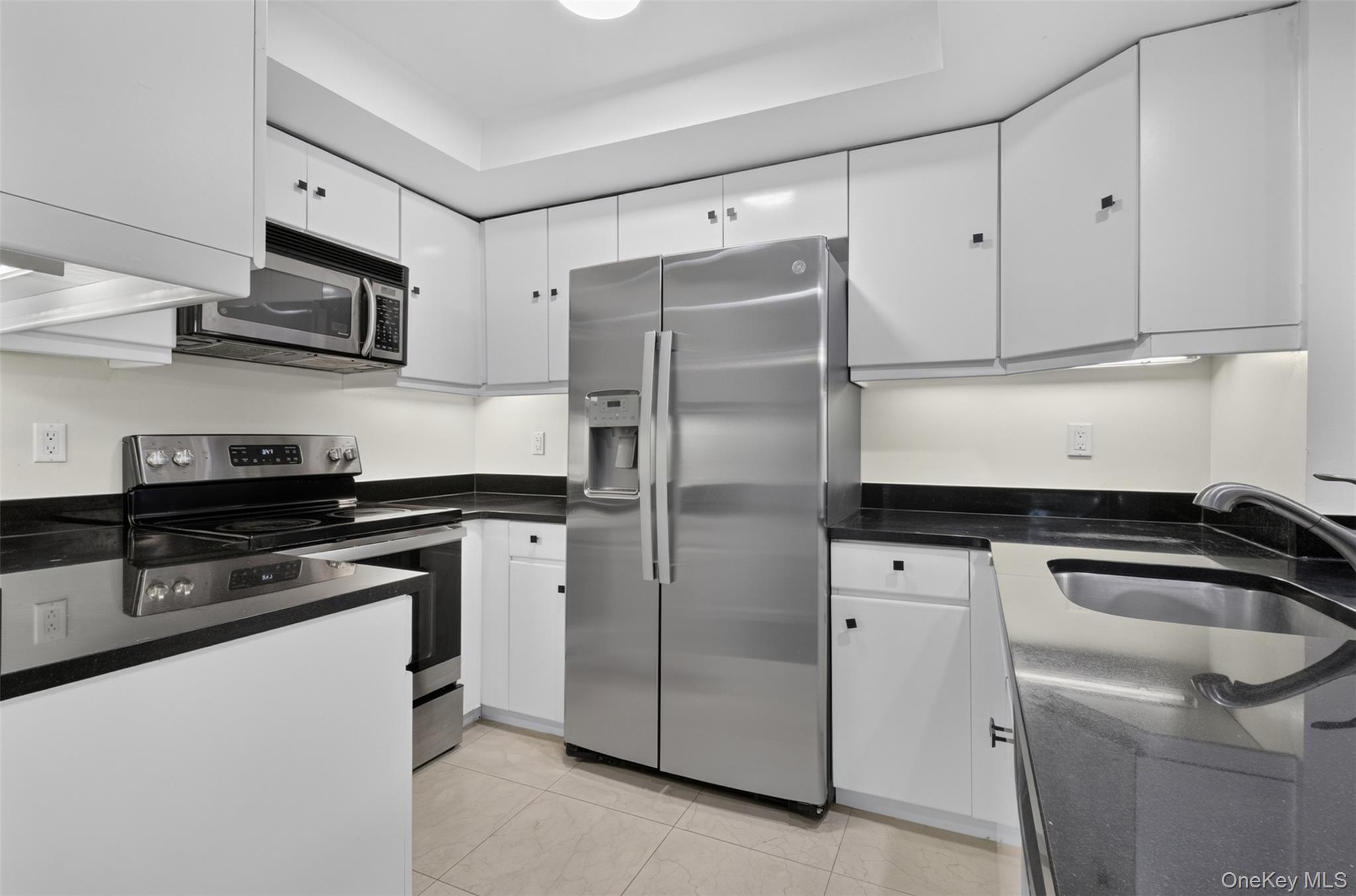 88 Cuttermill Road, Unit 322 photo 6