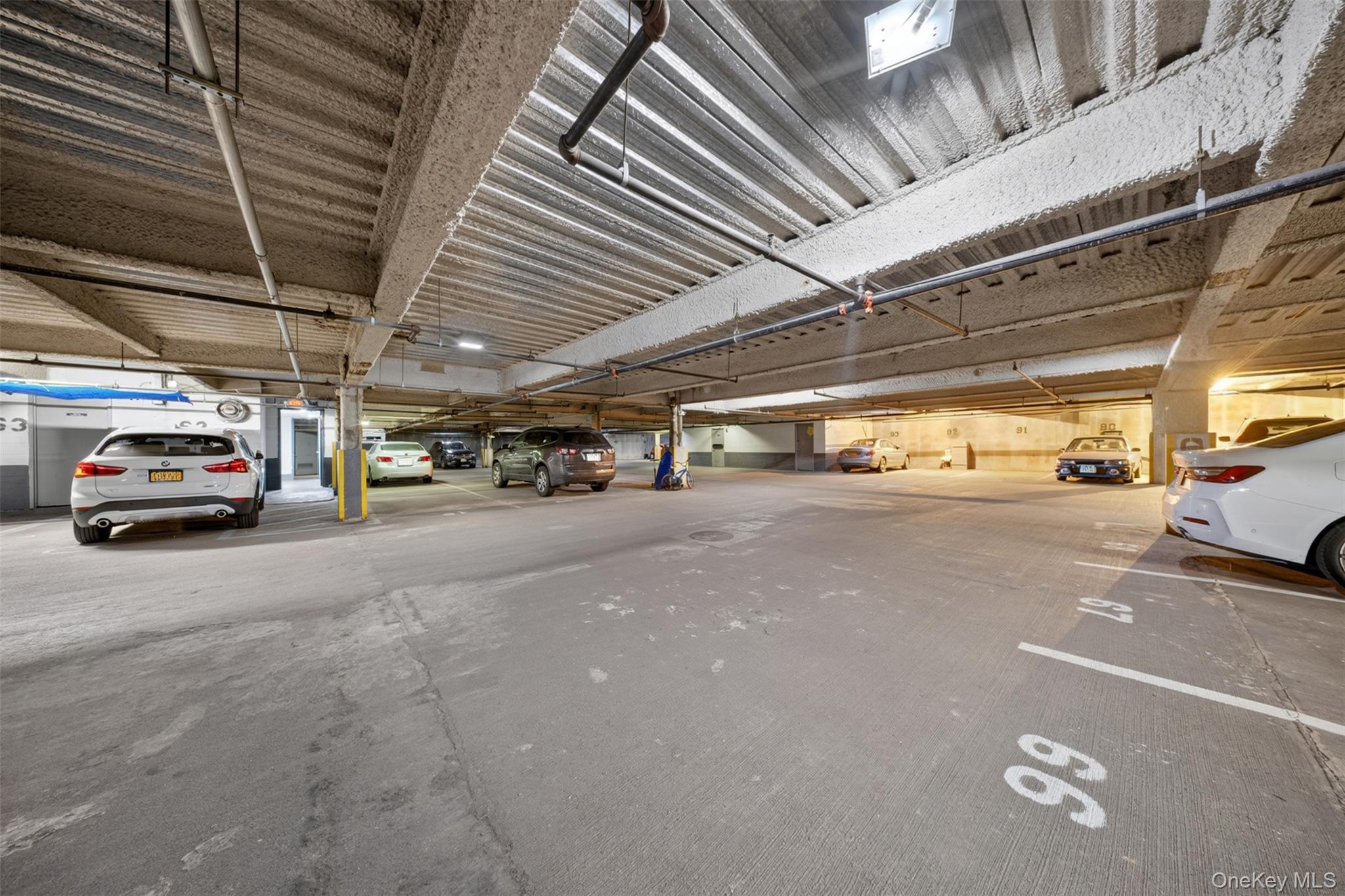 88 Cuttermill Road, Unit 322 photo 22