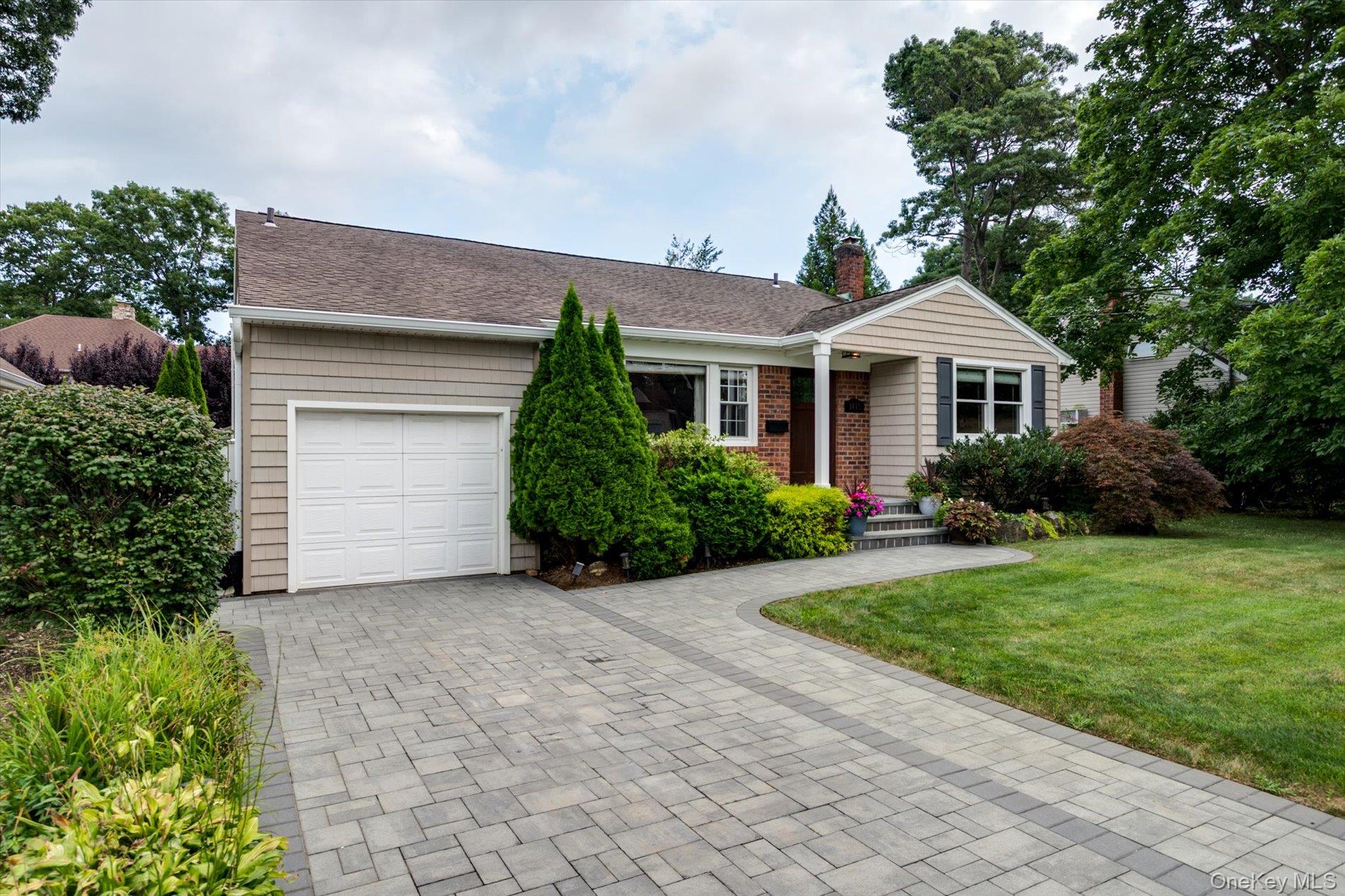 1415 Gaston Street – For Sale photo 2