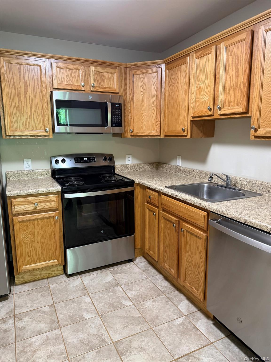 19 Scarborough Lane, Unit C photo 8