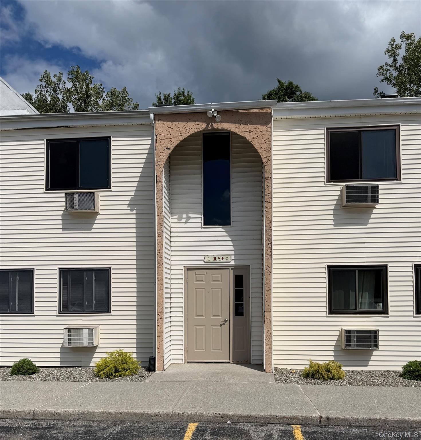 19 Scarborough Lane, Unit C photo 2