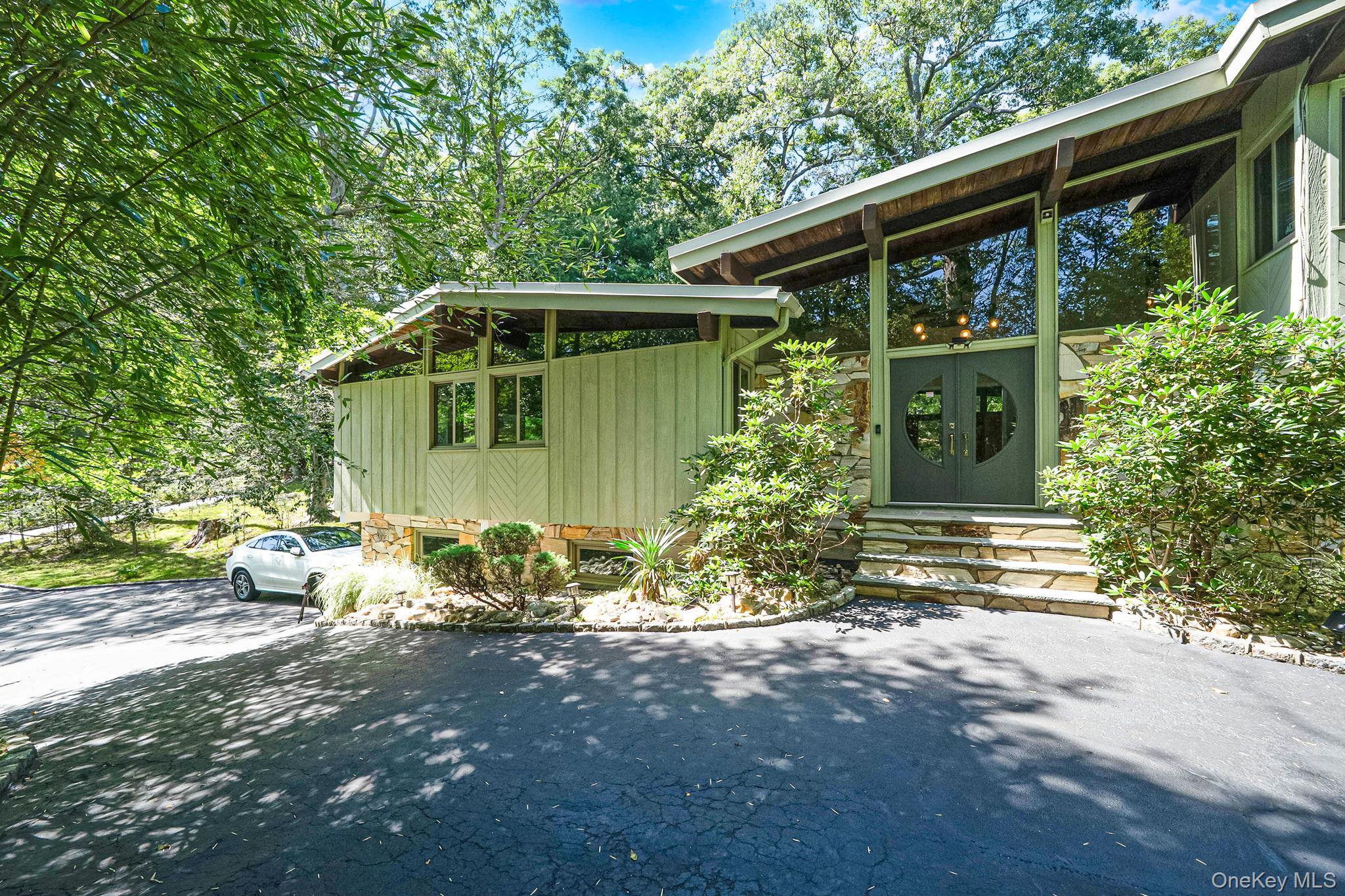 135 Oakside Drive – For Sale photo 2