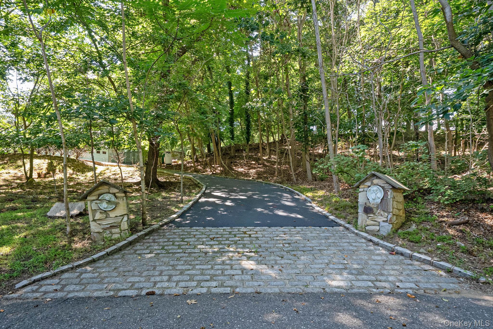 135 Oakside Drive – For Sale photo 4