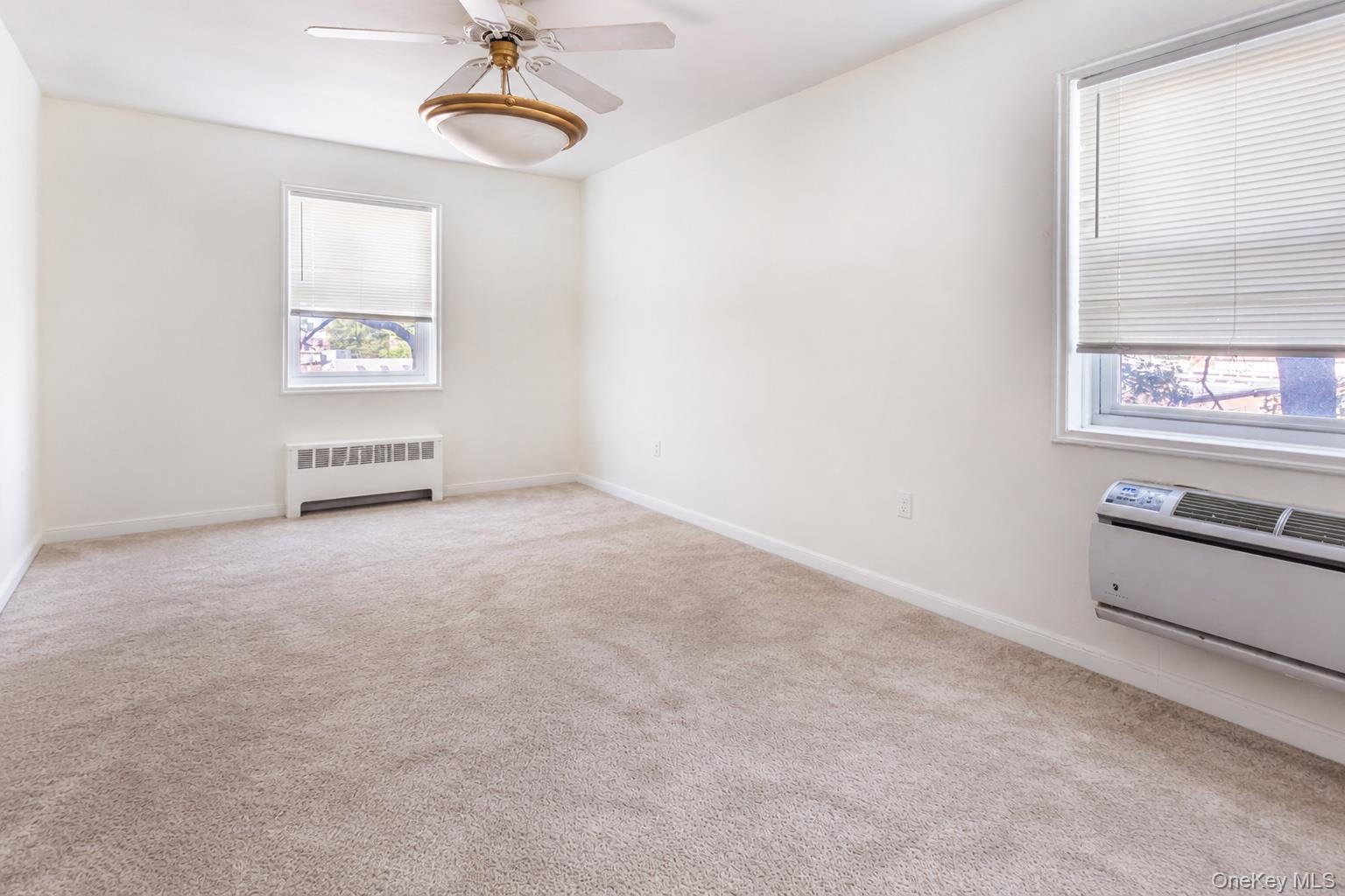 66-92 Selfridge, Unit 3J photo 2