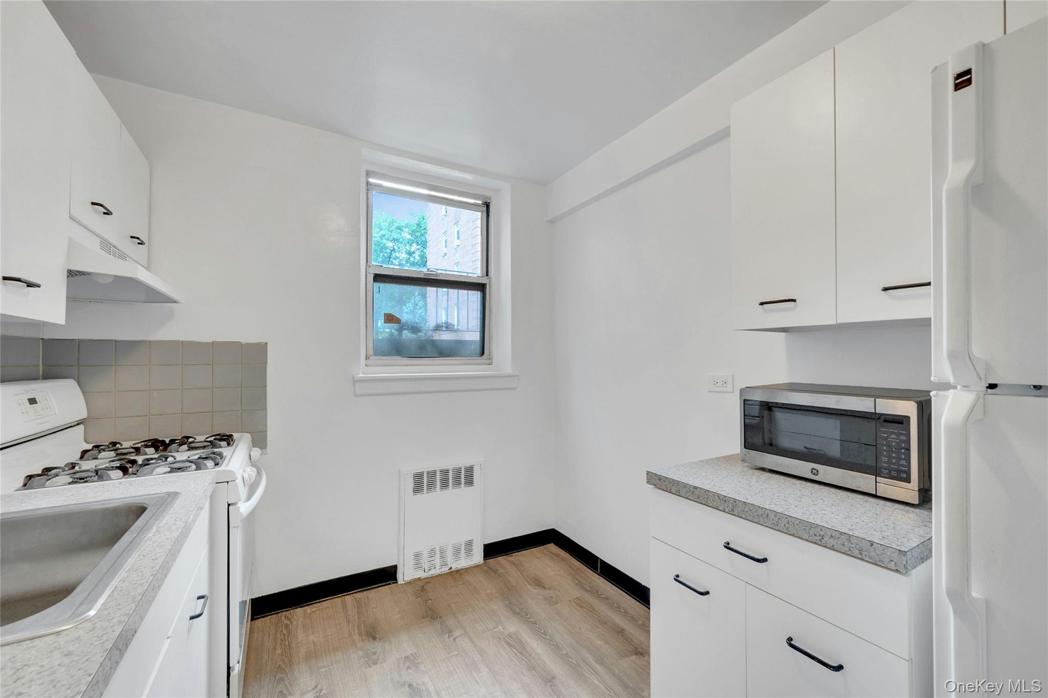 5610 Netherland Avenue, Unit 1G photo 4