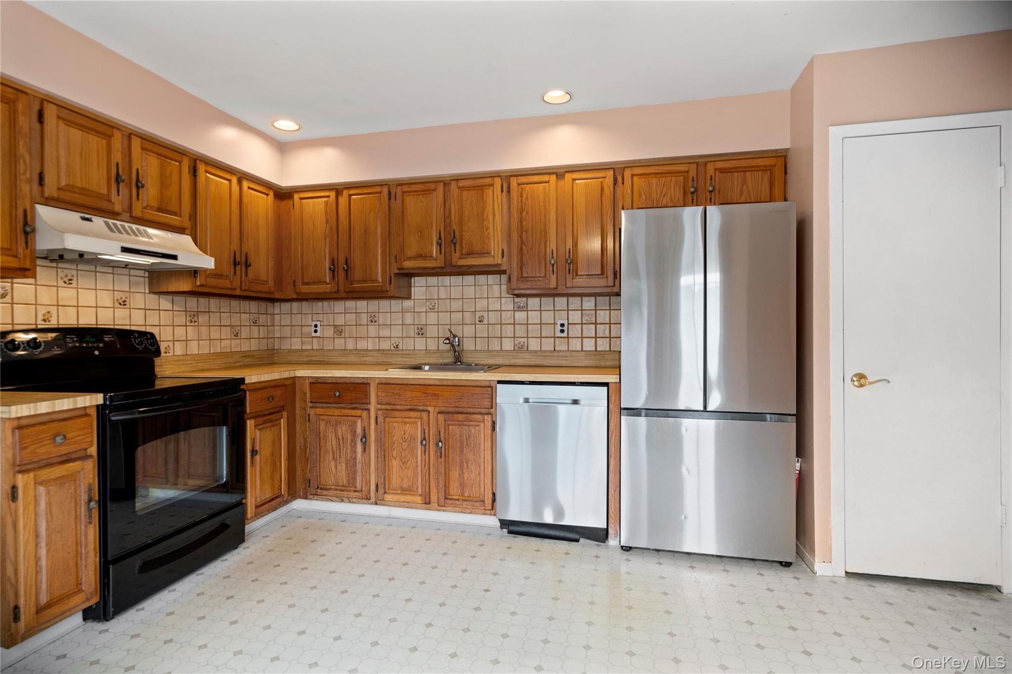 17 Revere Drive – For Sale photo 3