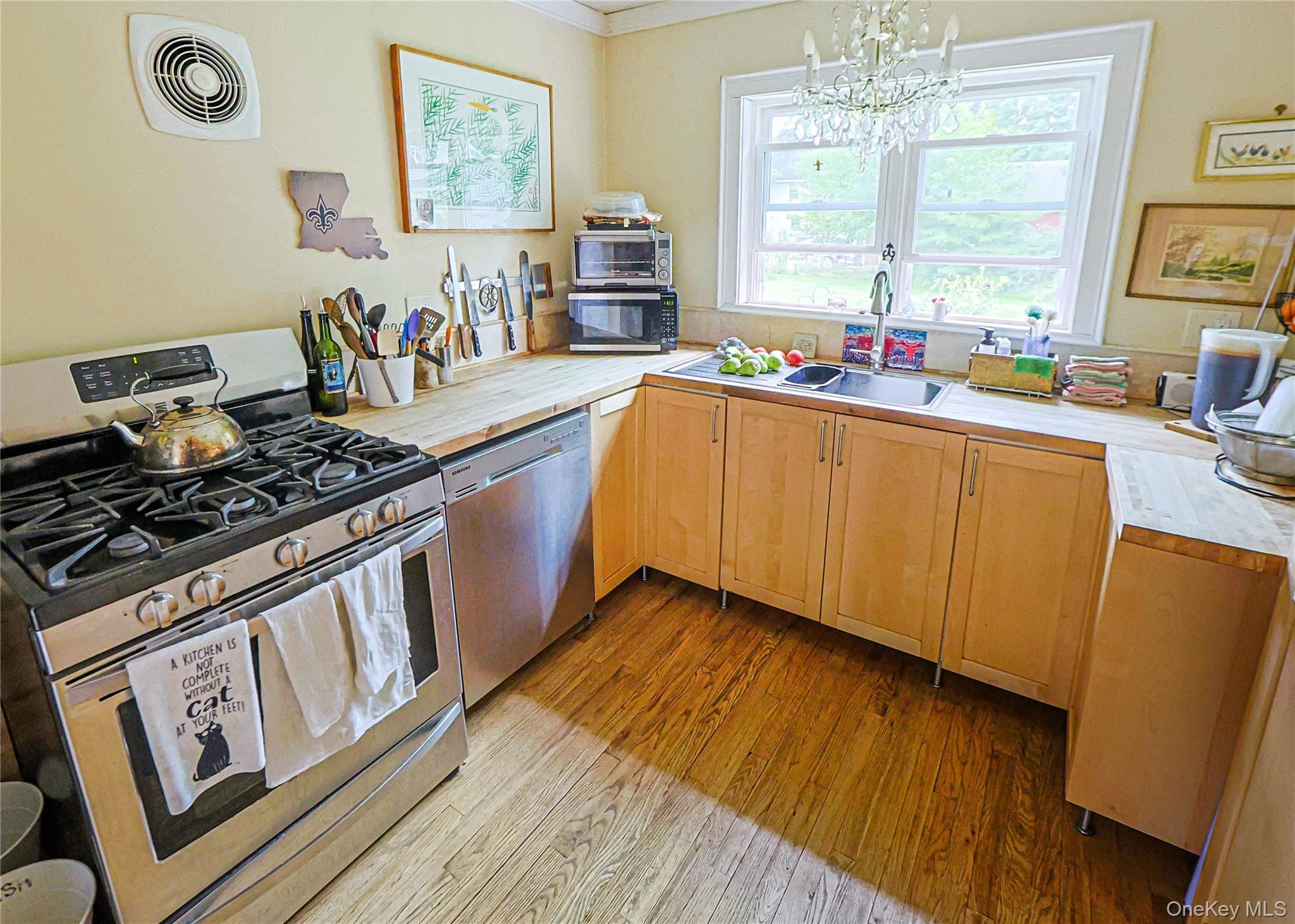 1085 Violet Avenue Avenue – For Sale photo 2