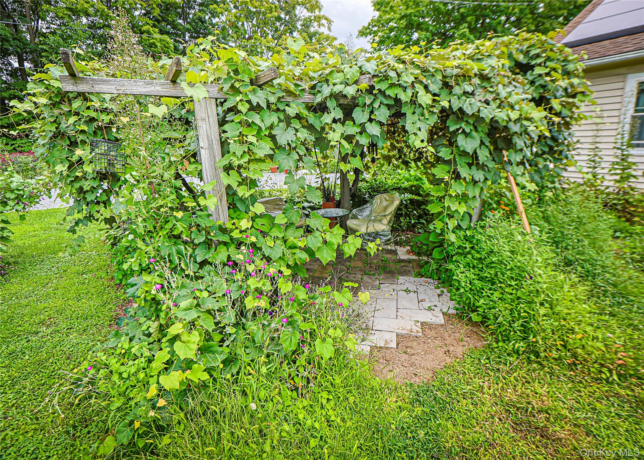 1085 Violet Avenue Avenue – For Sale photo 37