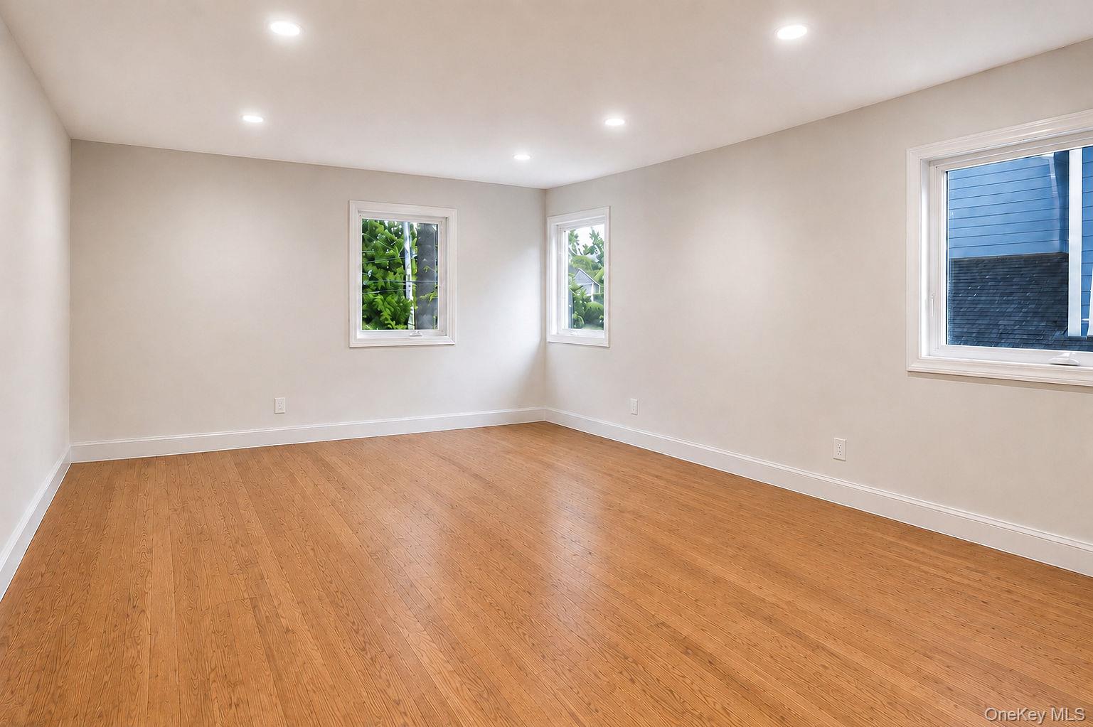 441 Roslyn Road – For Sale photo 32