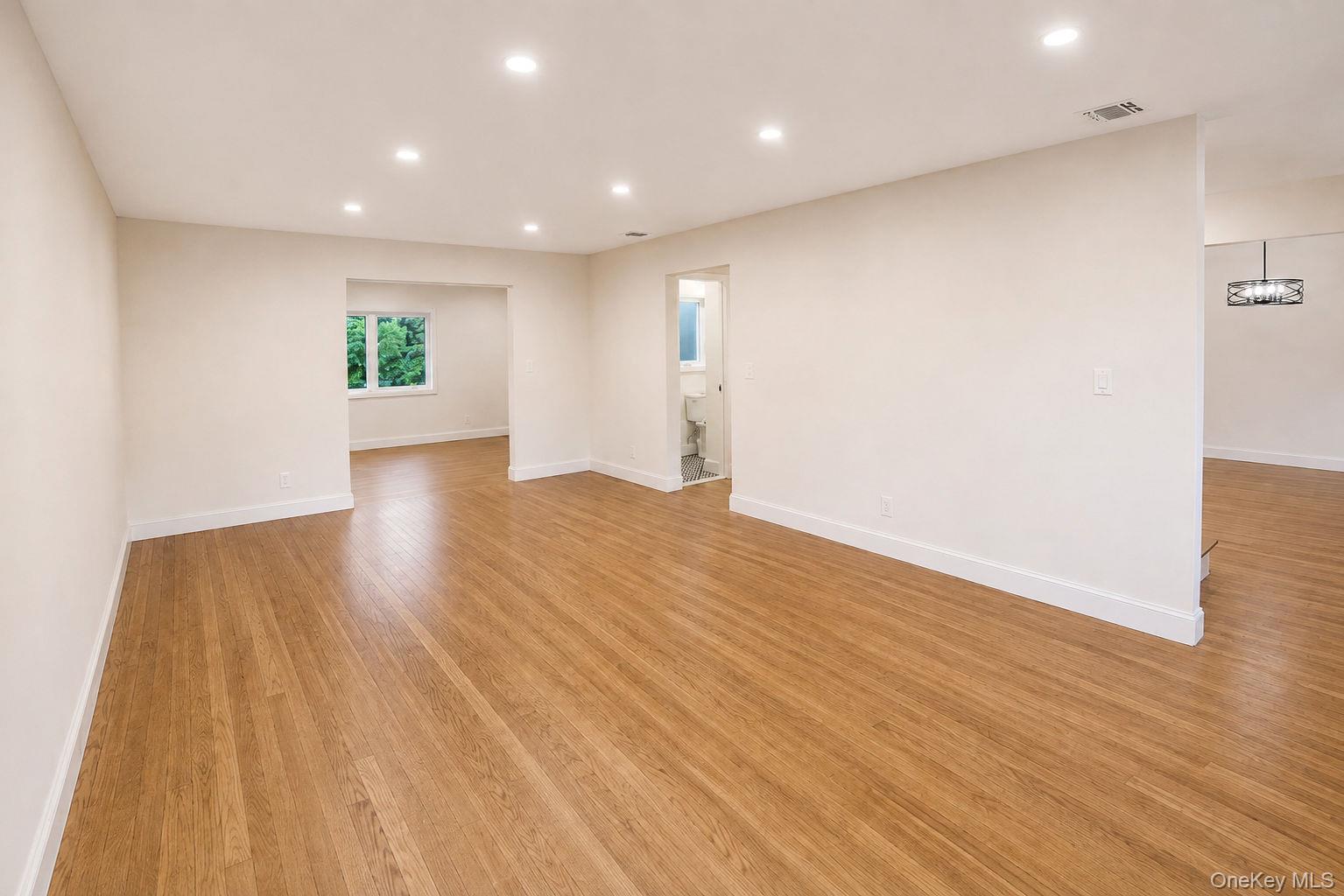 441 Roslyn Road – For Sale photo 21