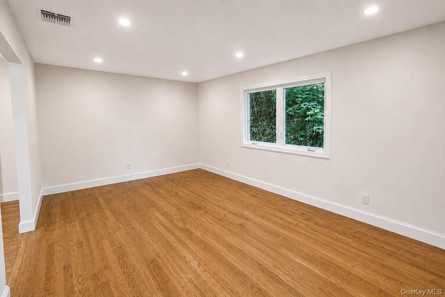 441 Roslyn Road – For Sale photo 24
