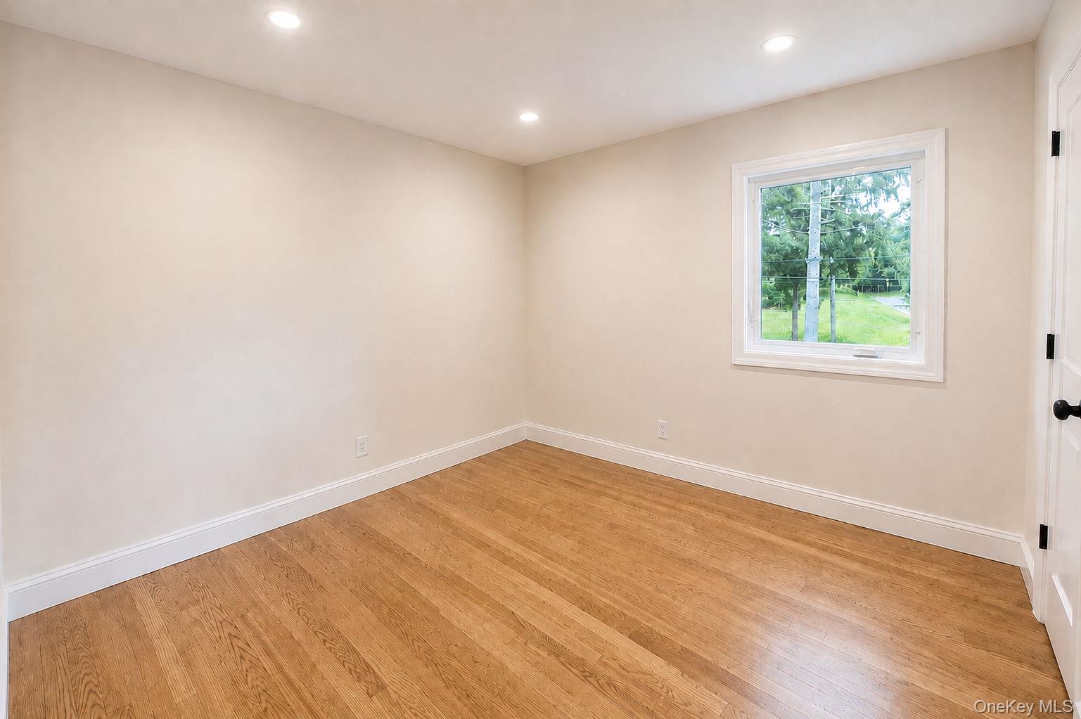 441 Roslyn Road – For Sale photo 37