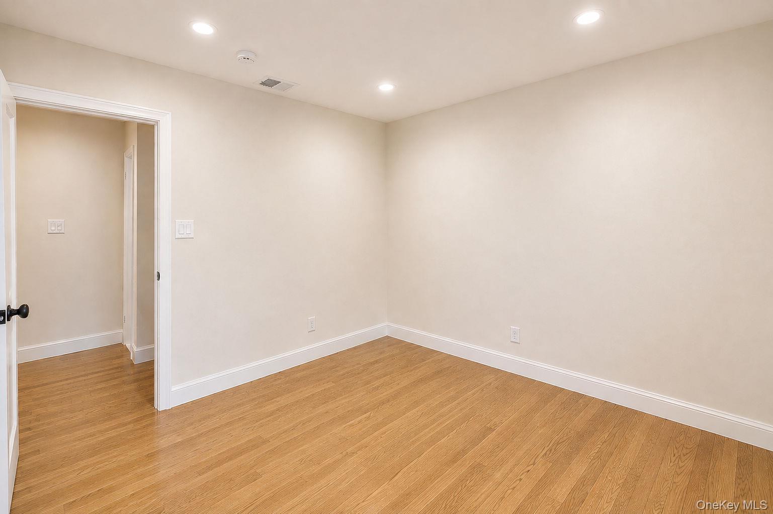 441 Roslyn Road – For Sale photo 39