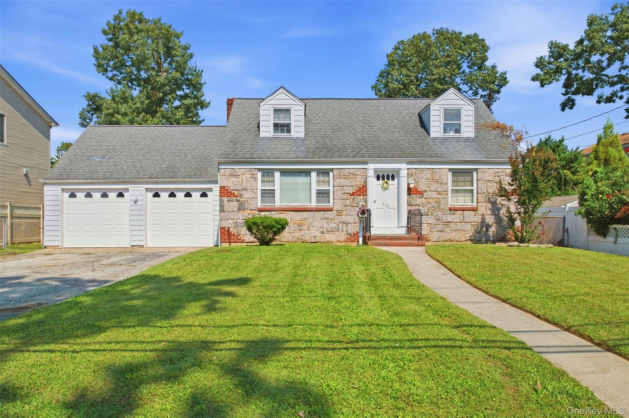 573 Grove Place – For Sale