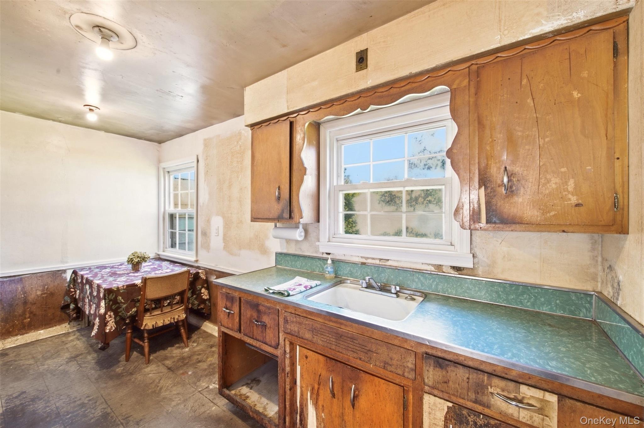 573 Grove Place – For Sale photo 6