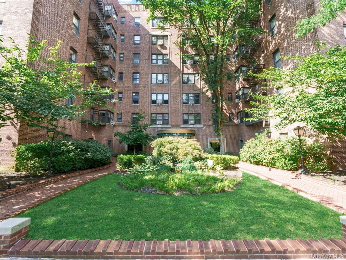 69-10 Yellowstone Boulevard, Unit 202