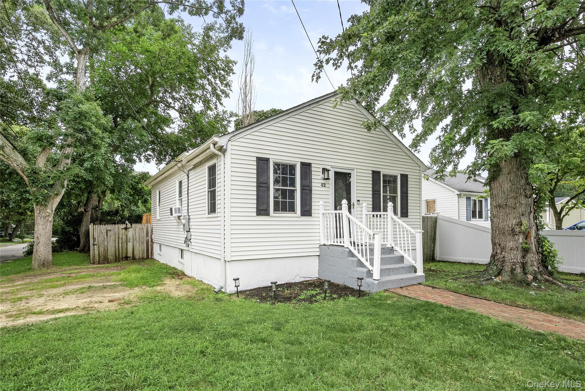 42 S Washington Avenue – For Sale photo 2