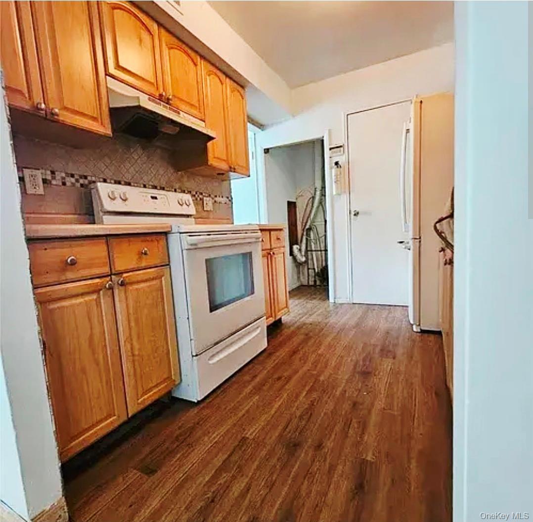 6 Ticonderoga Court – For Rent photo 2