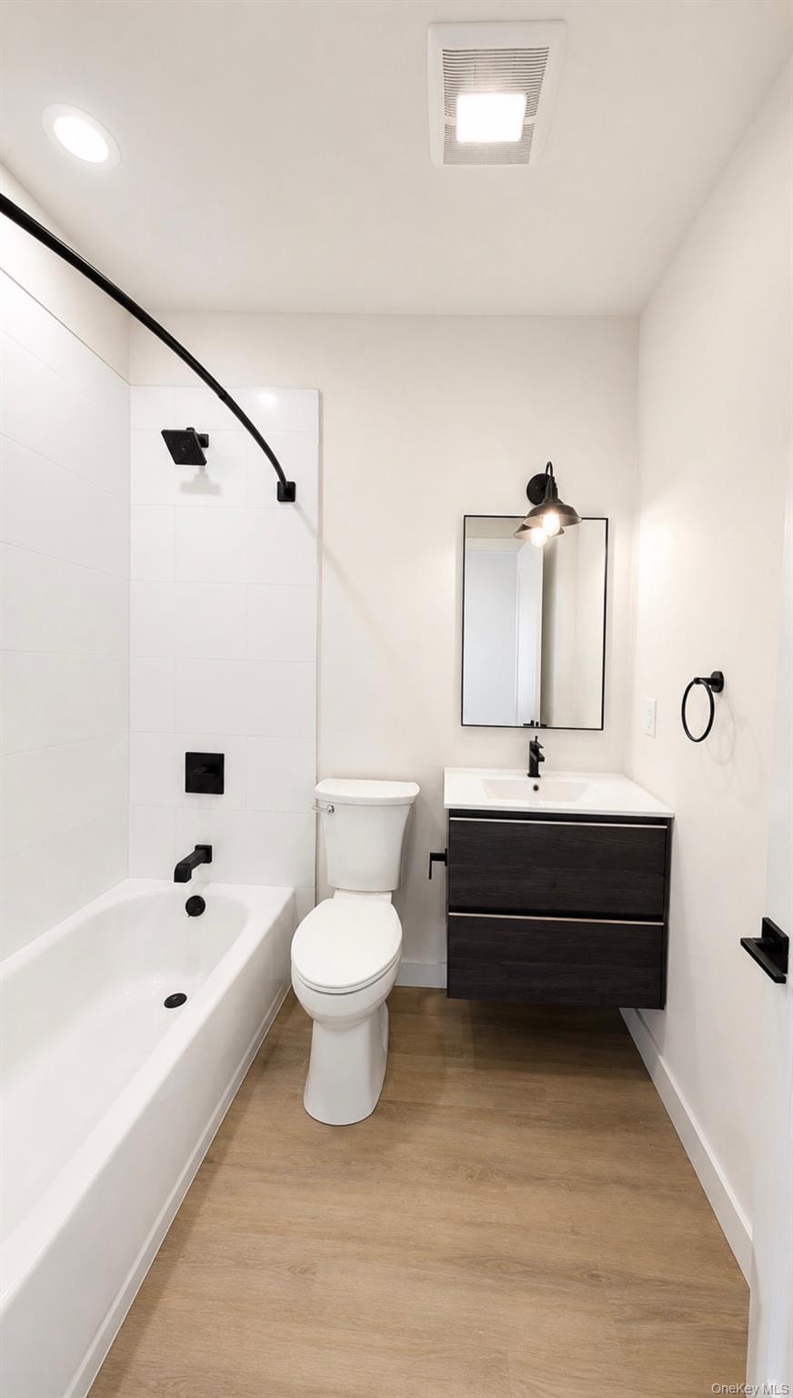 136 south, Unit 201 photo 4